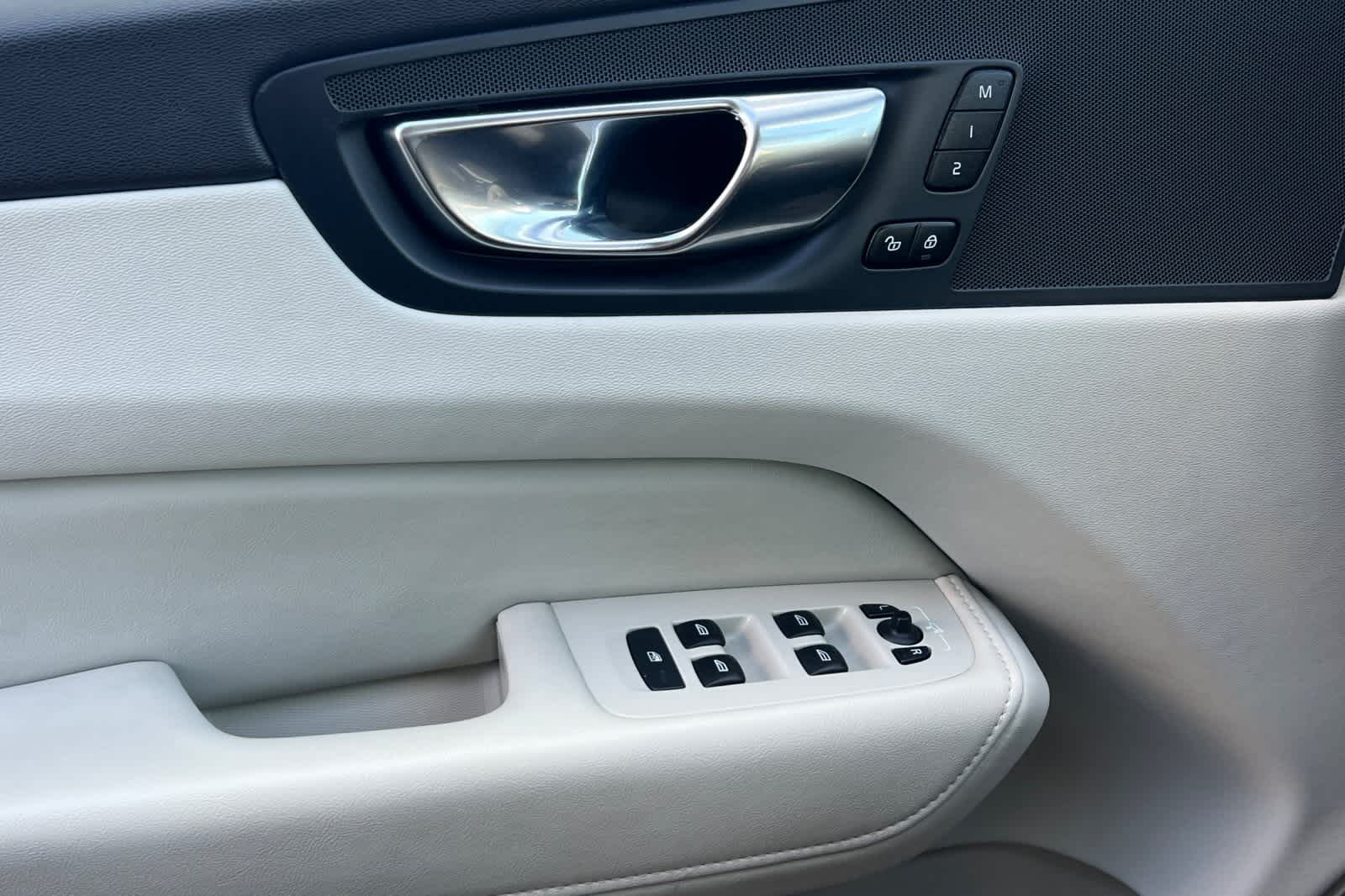 Thumbnail: 2023 Volvo XC60 - 13