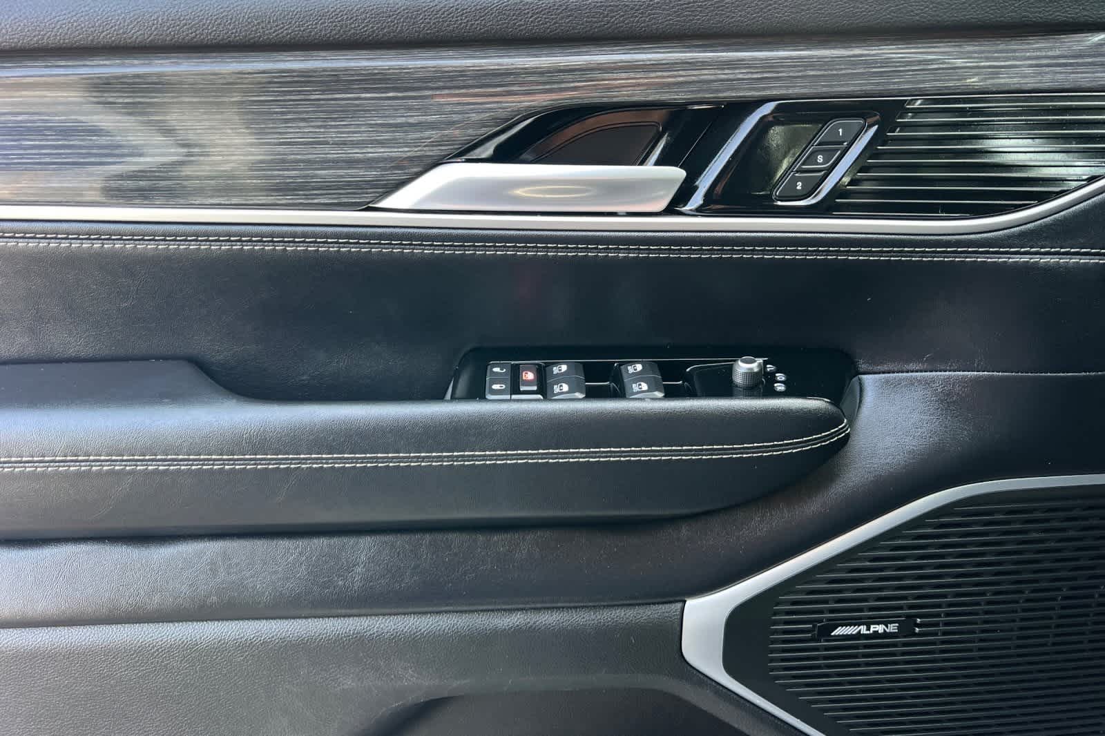 Thumbnail: 2022 Jeep Wagoneer - 13