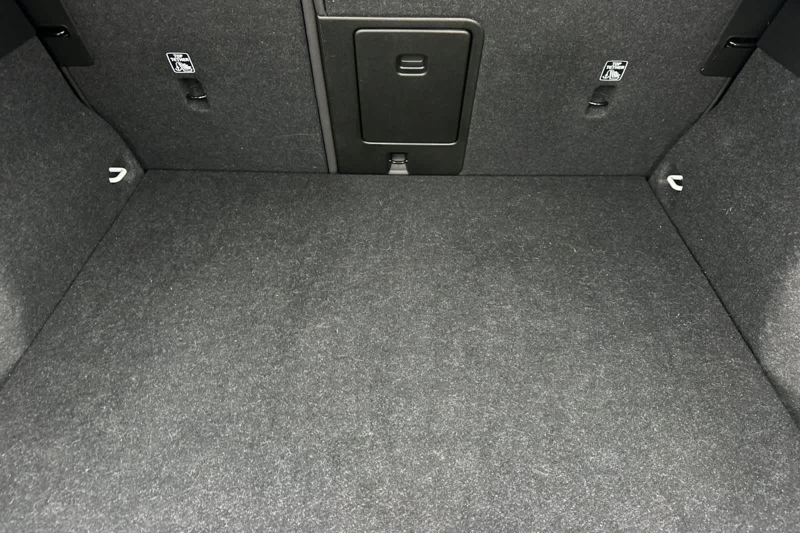 Thumbnail: 2023 Volvo XC40 - 18