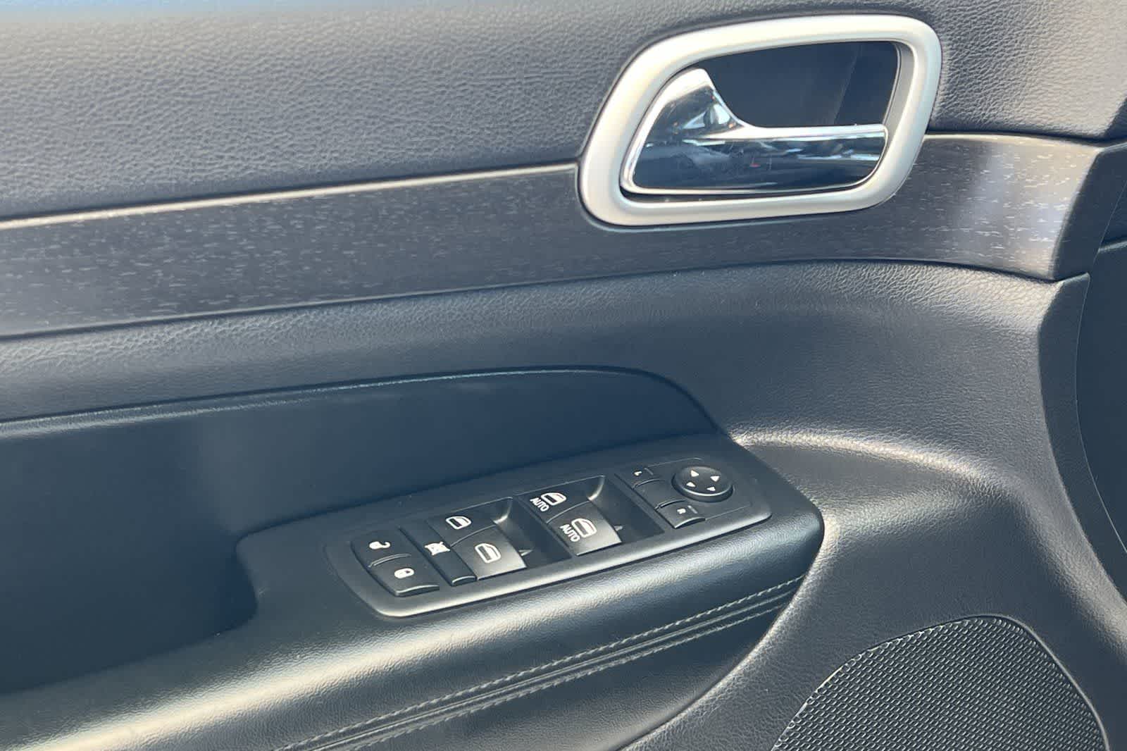 Thumbnail: 2015 Jeep Grand Cherokee - 13