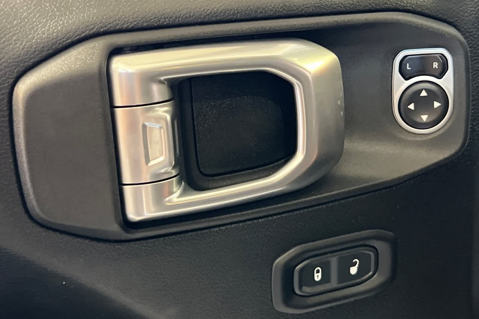 Thumbnail: 2019 Jeep Wrangler - 16