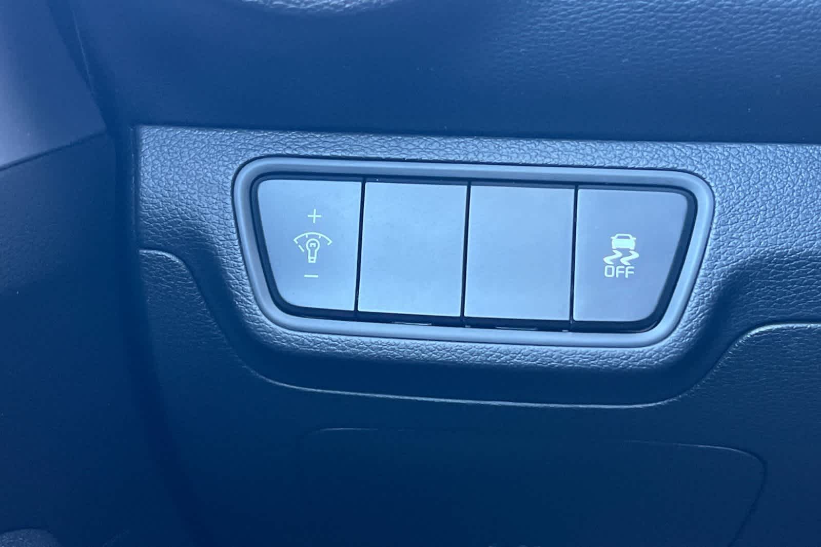 Thumbnail: 2023 Kia Forte - 30