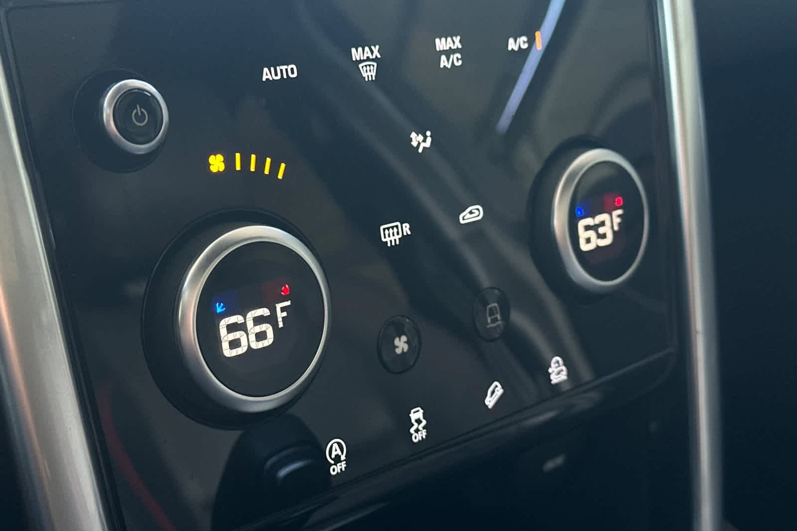 Thumbnail: 2020 Land Rover Discovery Sport - 25