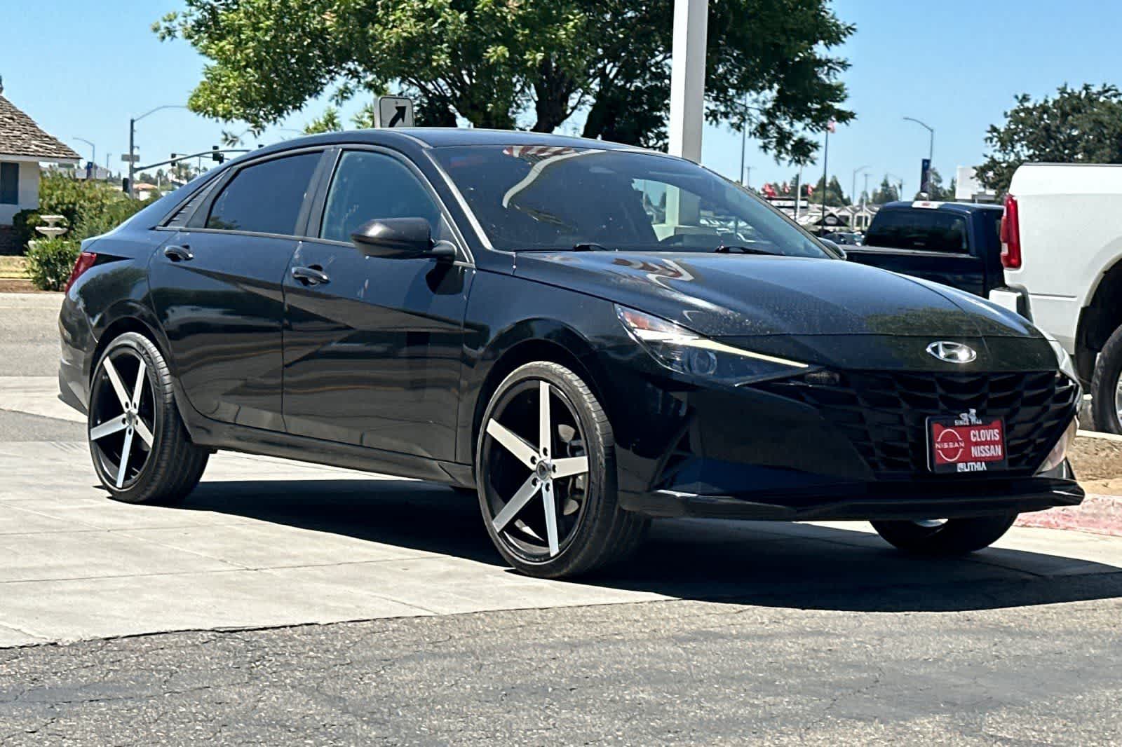 Thumbnail: 2022 Hyundai Elantra - 10