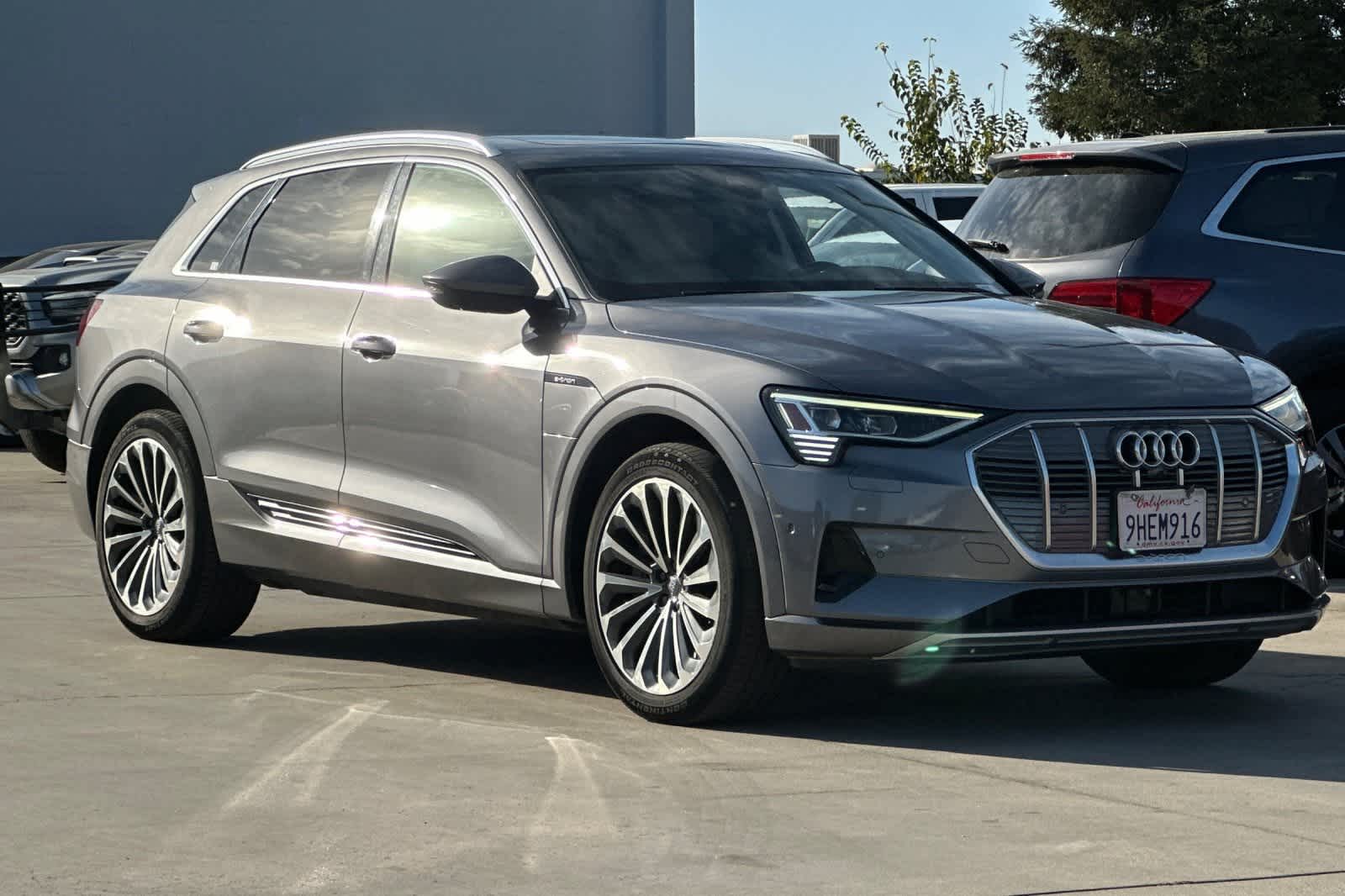 Thumbnail: 2019 Audi e-tron - 10