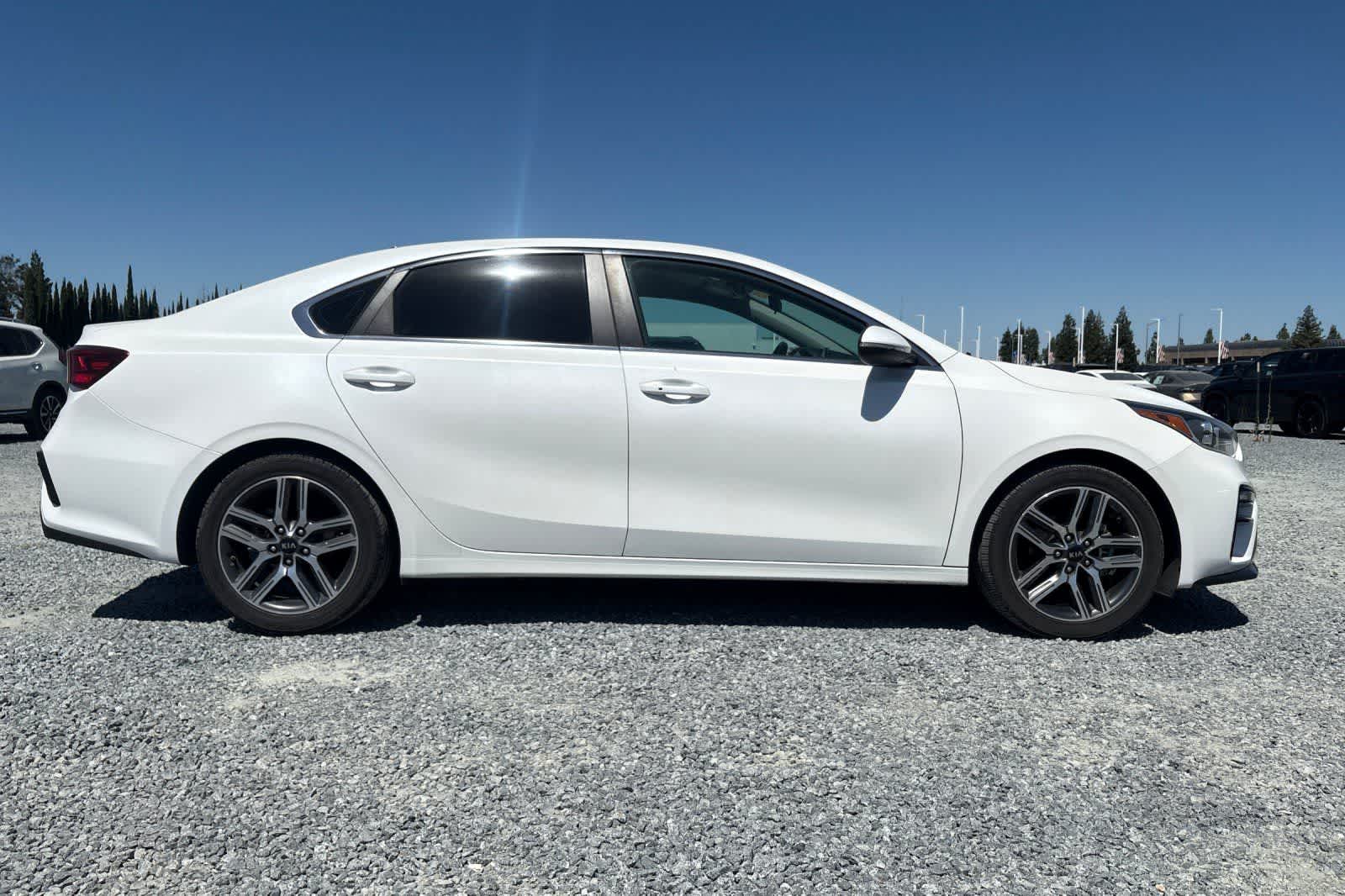 Thumbnail: 2019 Kia Forte - 9