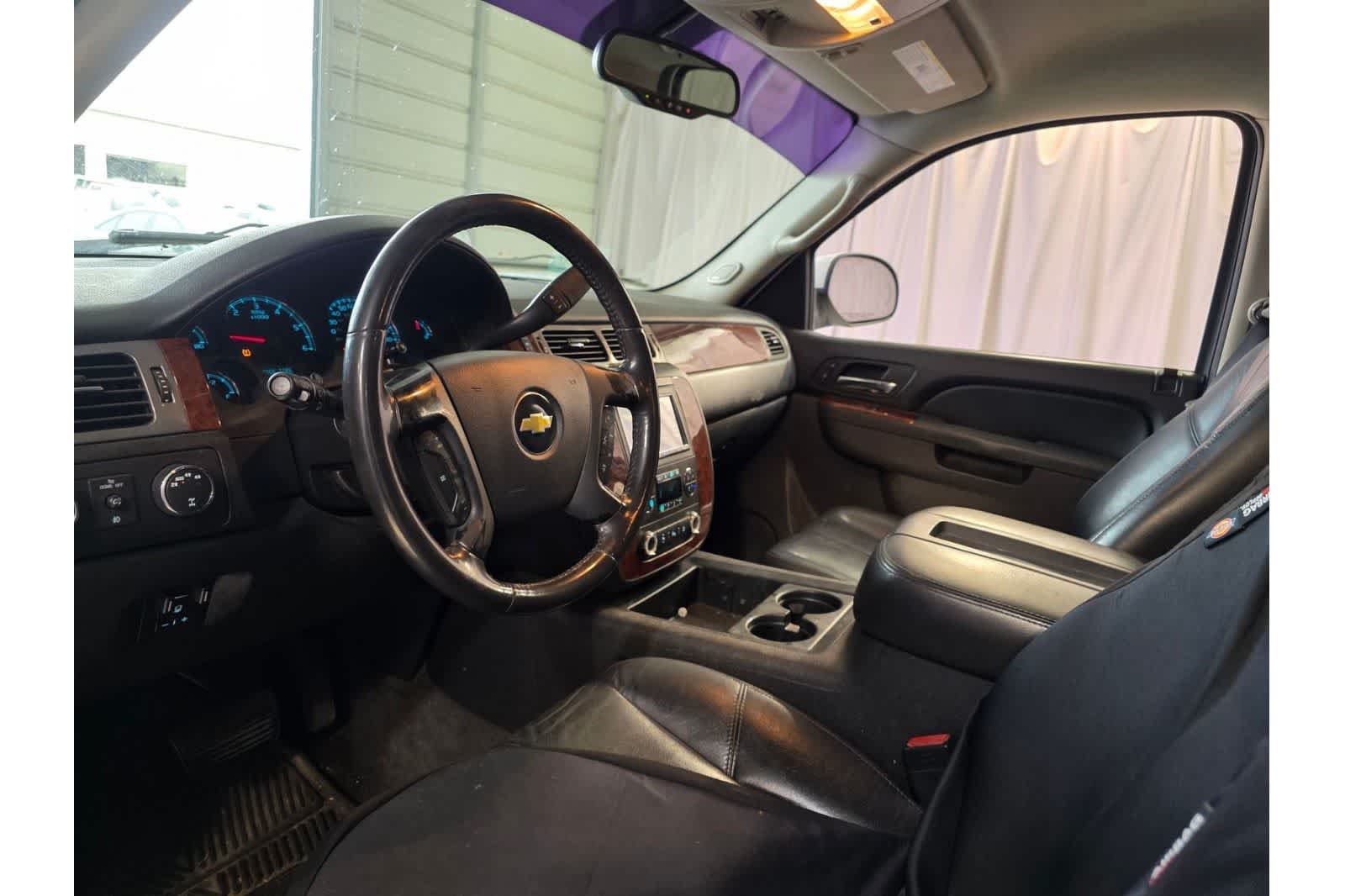 Thumbnail: 2010 Chevrolet Tahoe - 17