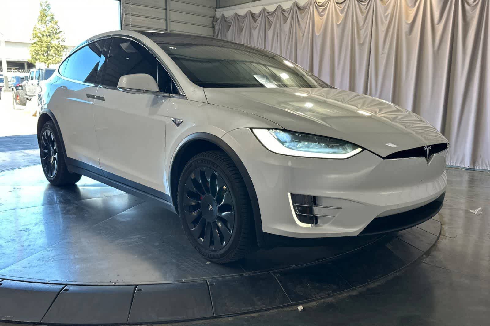 Thumbnail: 2020 Tesla Model X - 10