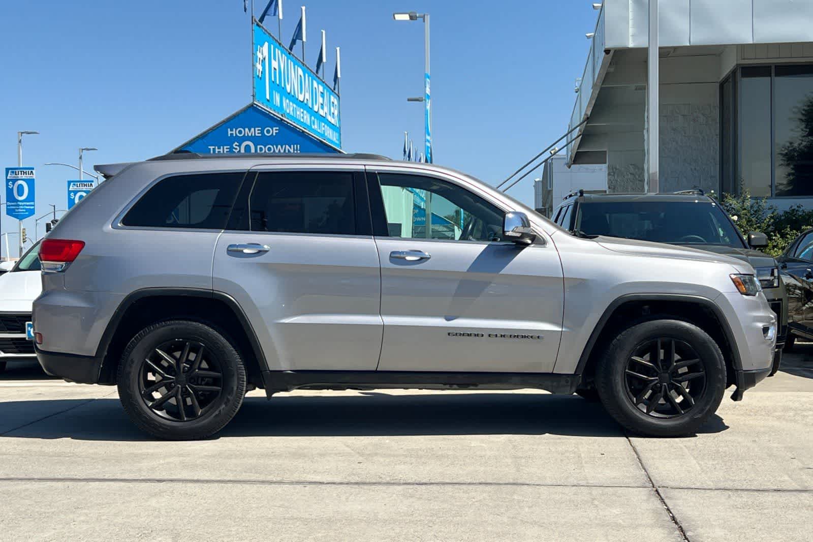 Thumbnail: 2017 Jeep Grand Cherokee - 9