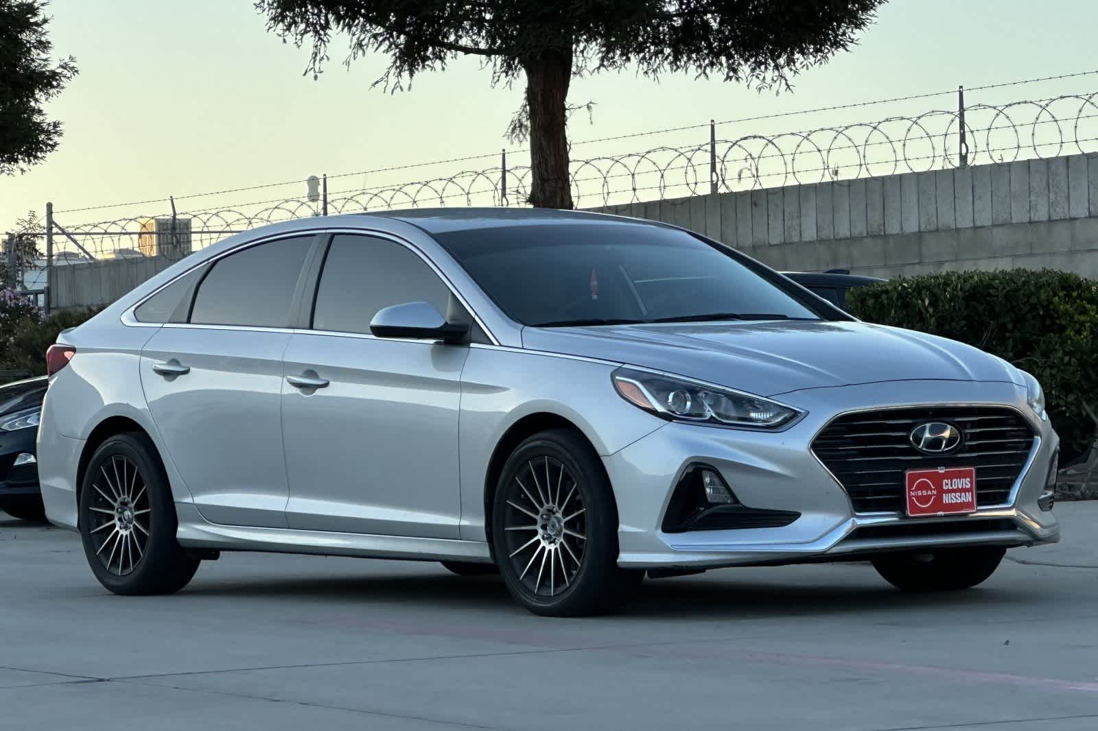 Thumbnail: 2019 Hyundai Sonata - 10