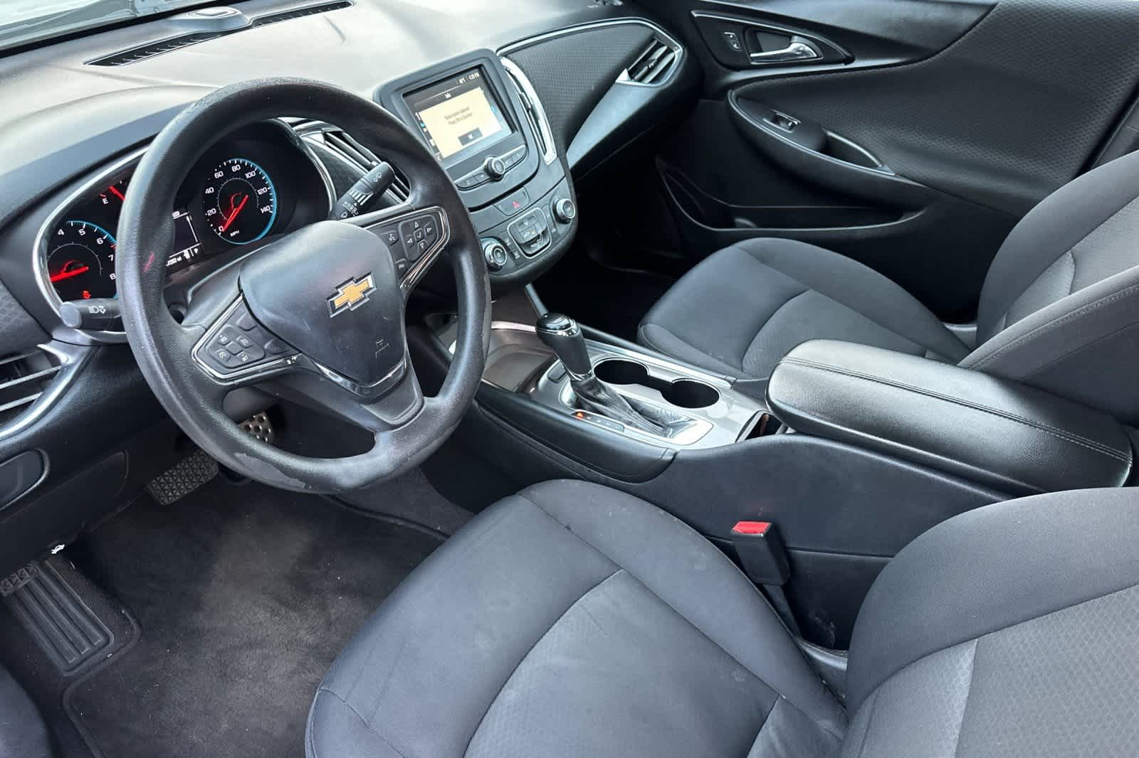 Thumbnail: 2017 Chevrolet Malibu - 12