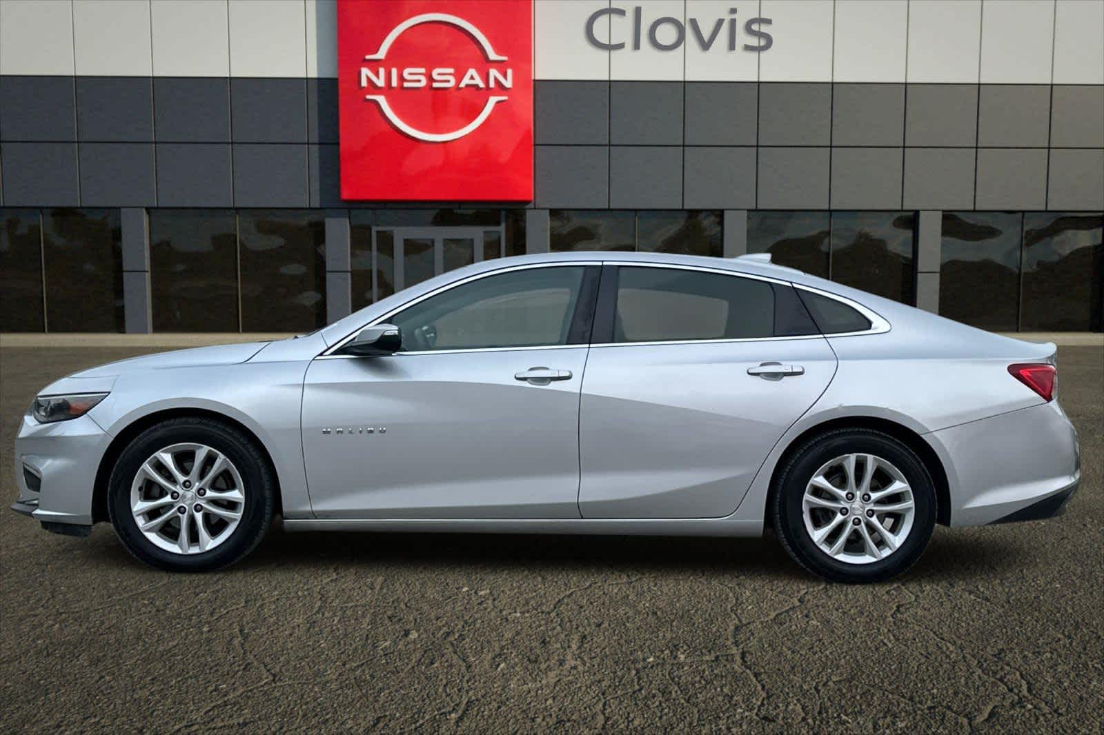 Thumbnail: 2017 Chevrolet Malibu - 6