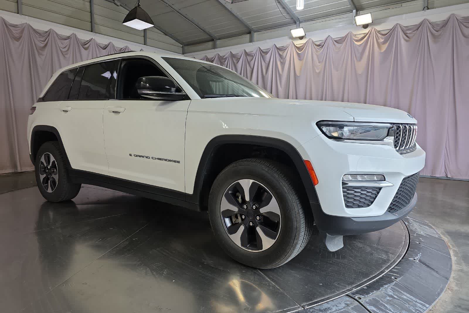 Thumbnail: 2024 Jeep Grand Cherokee - 10