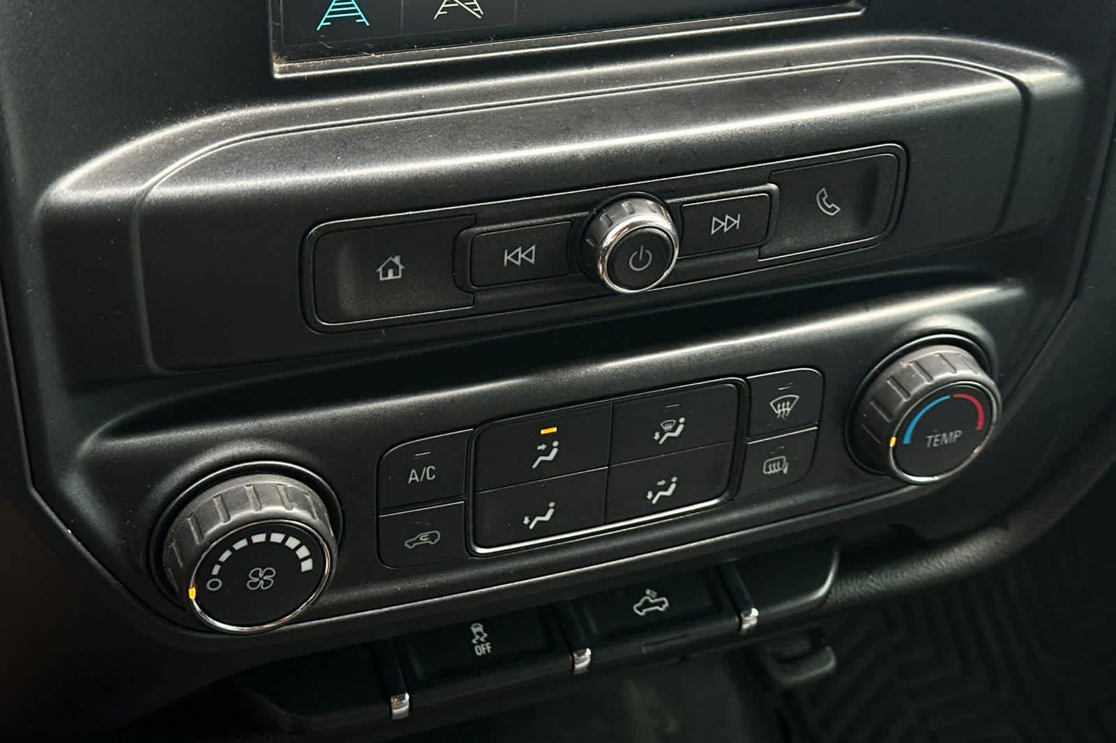 Thumbnail: 2018 Chevrolet Silverado 1500 - 21