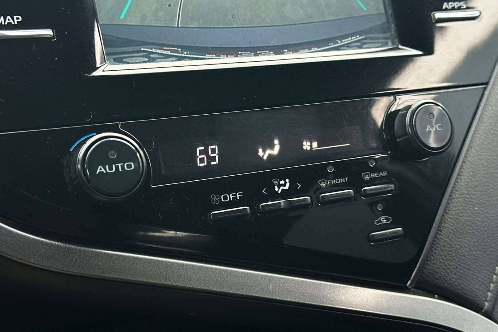 Thumbnail: 2019 Toyota Camry - 20