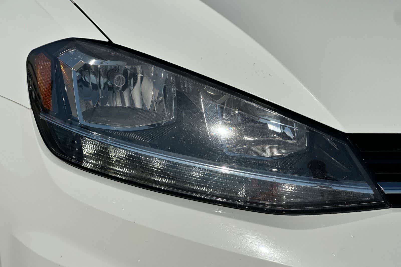 Thumbnail: 2019 Volkswagen e-Golf - 33