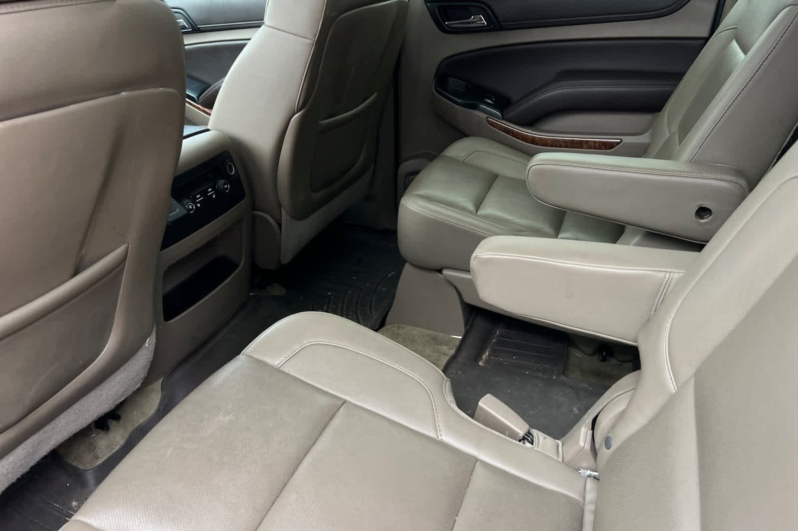 Thumbnail: 2016 Chevrolet Suburban - 5