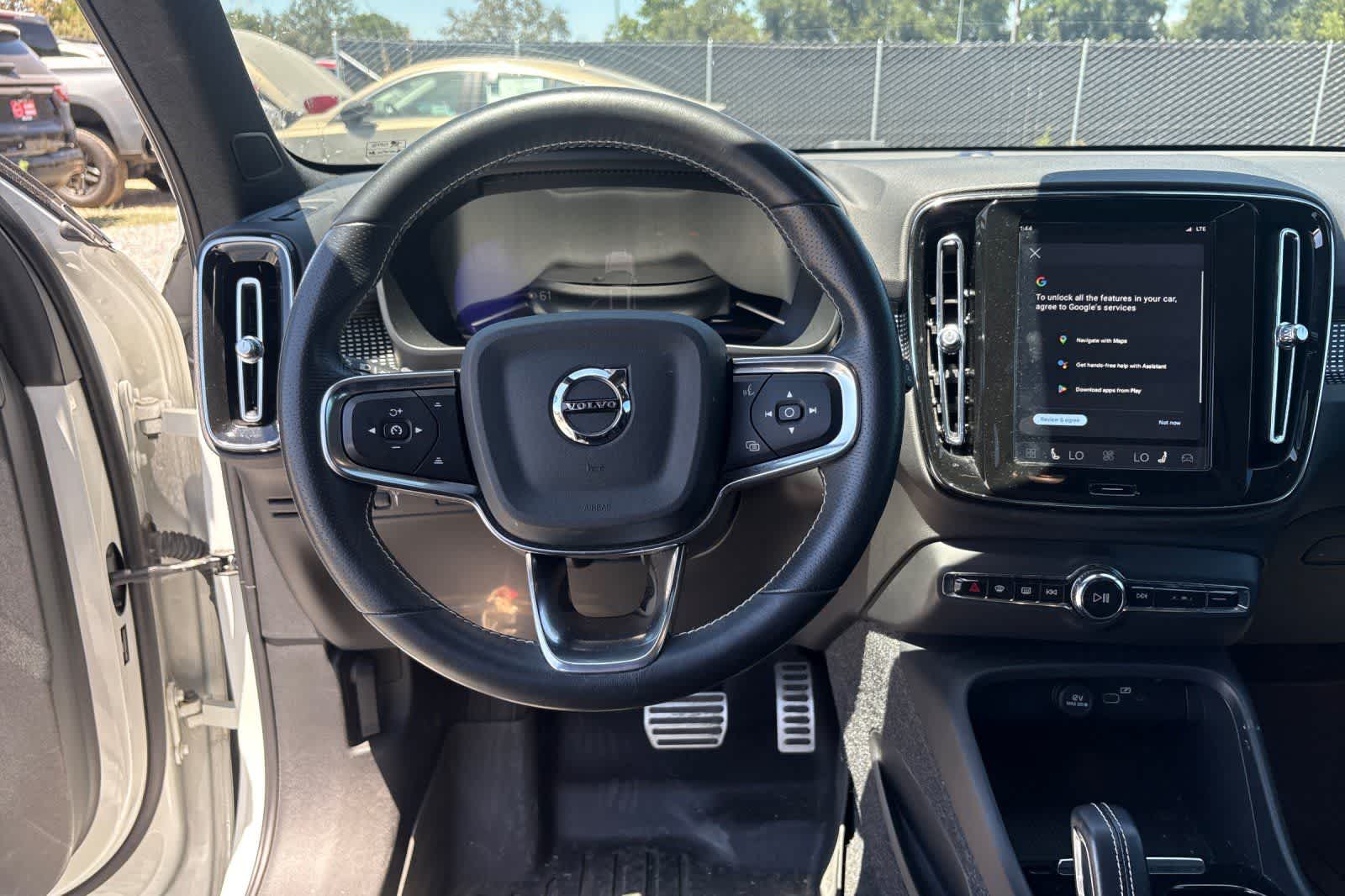 Thumbnail: 2021 Volvo XC40 - 16