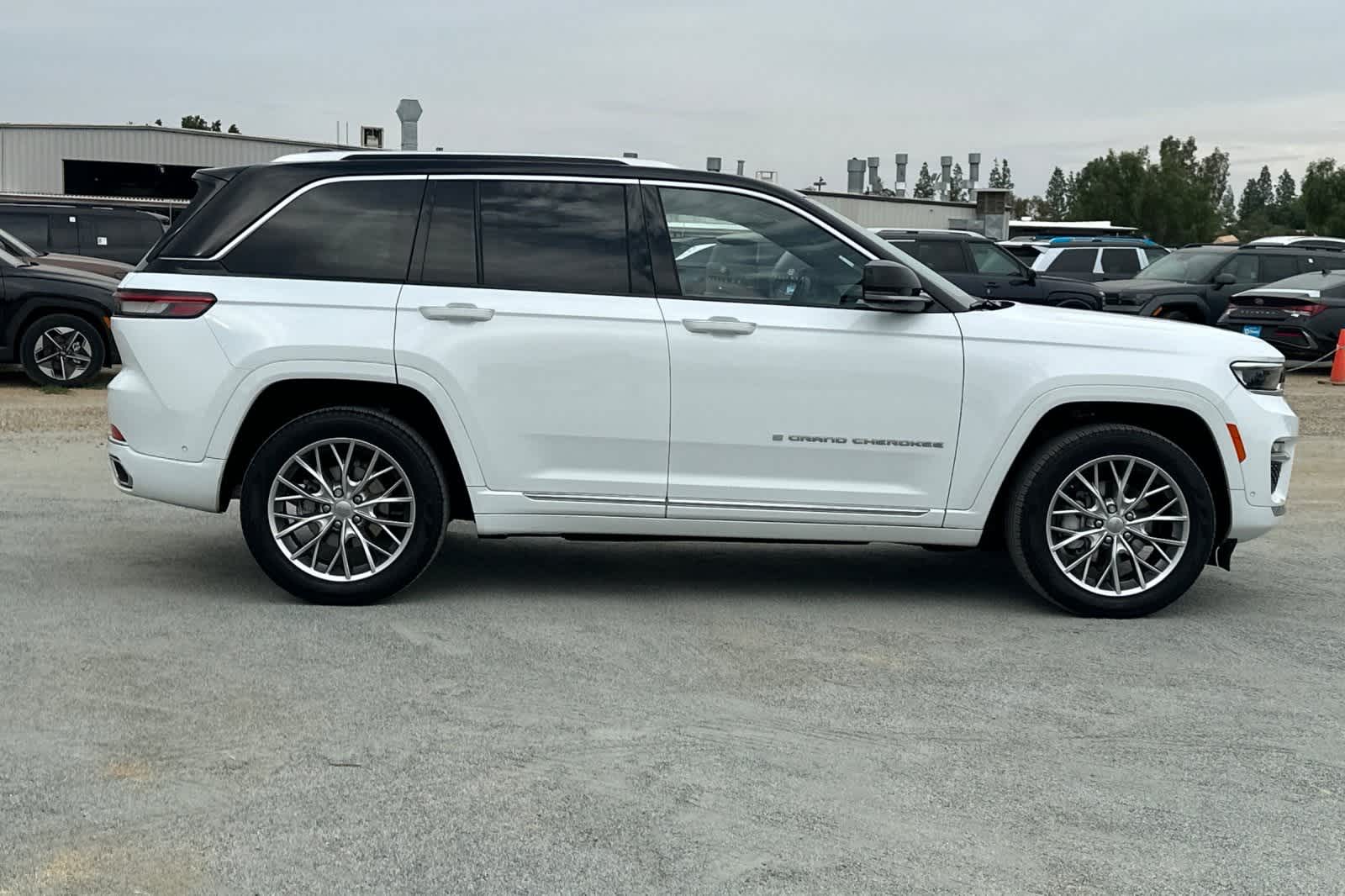 Thumbnail: 2024 Jeep Grand Cherokee - 9