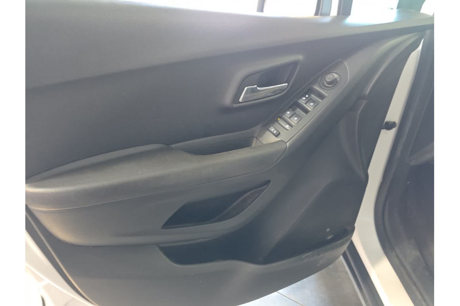 Thumbnail: 2018 Chevrolet Trax - 19