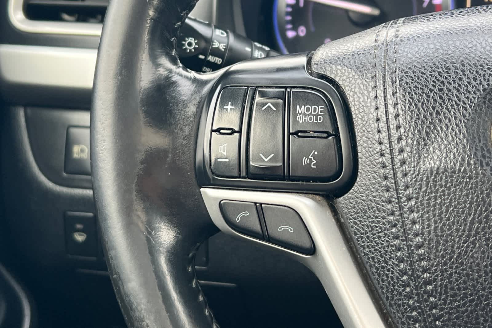 Thumbnail: 2017 Toyota Highlander - 32