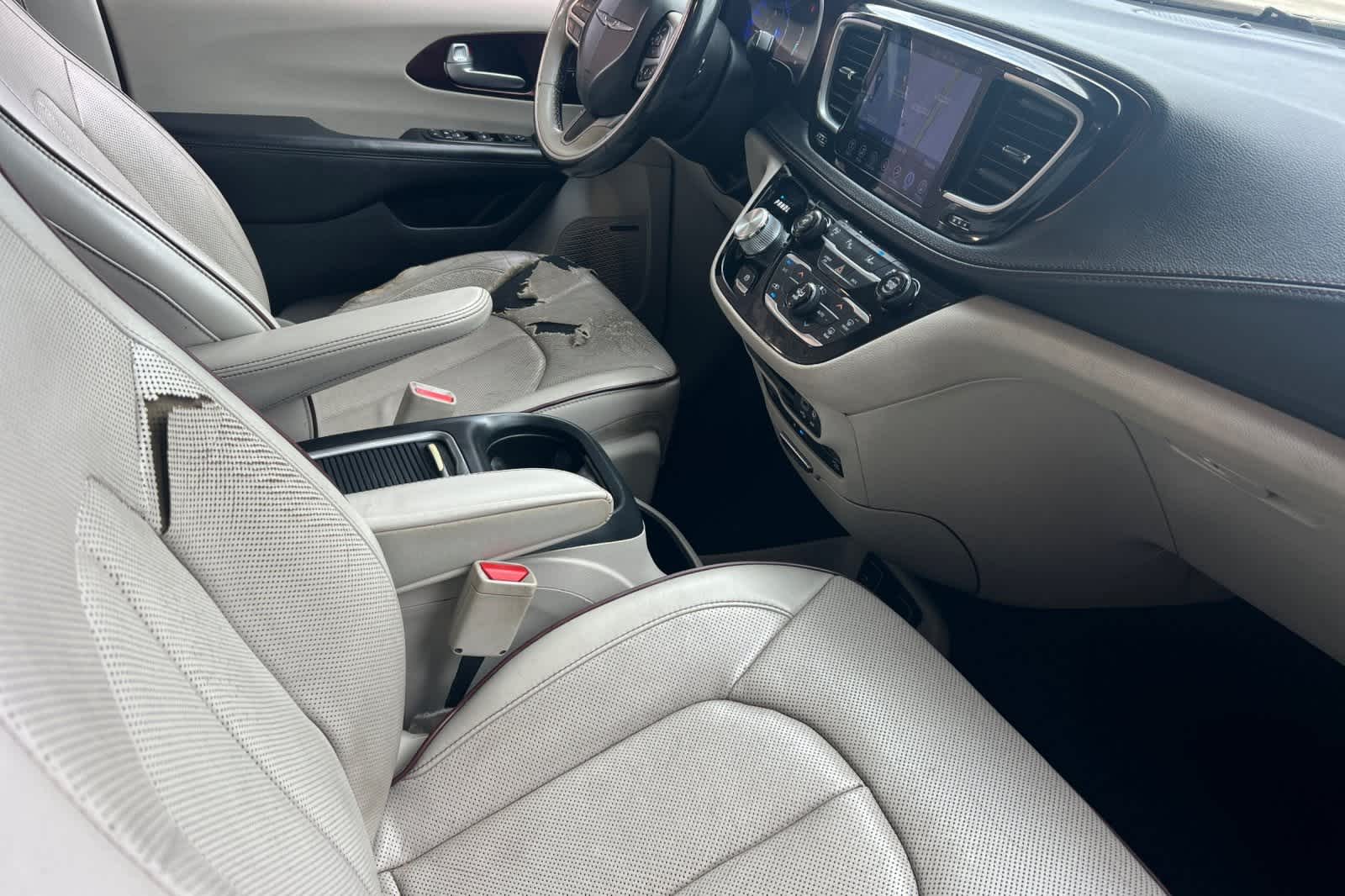 Thumbnail: 2017 Chrysler Pacifica - 21