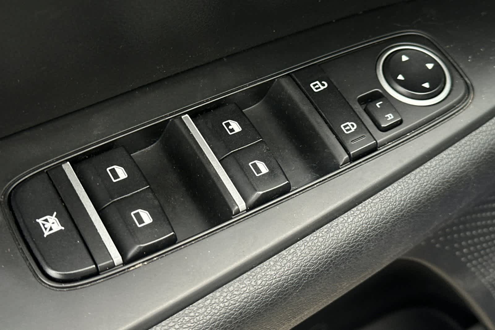 Thumbnail: 2023 Kia Forte - 16