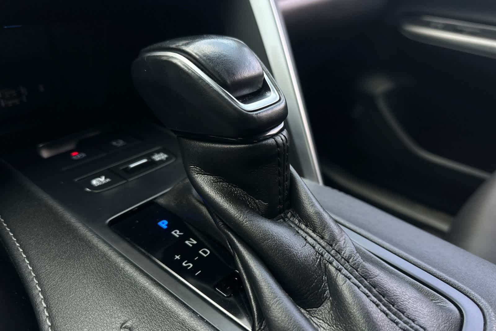 Thumbnail: 2021 Toyota Venza - 24