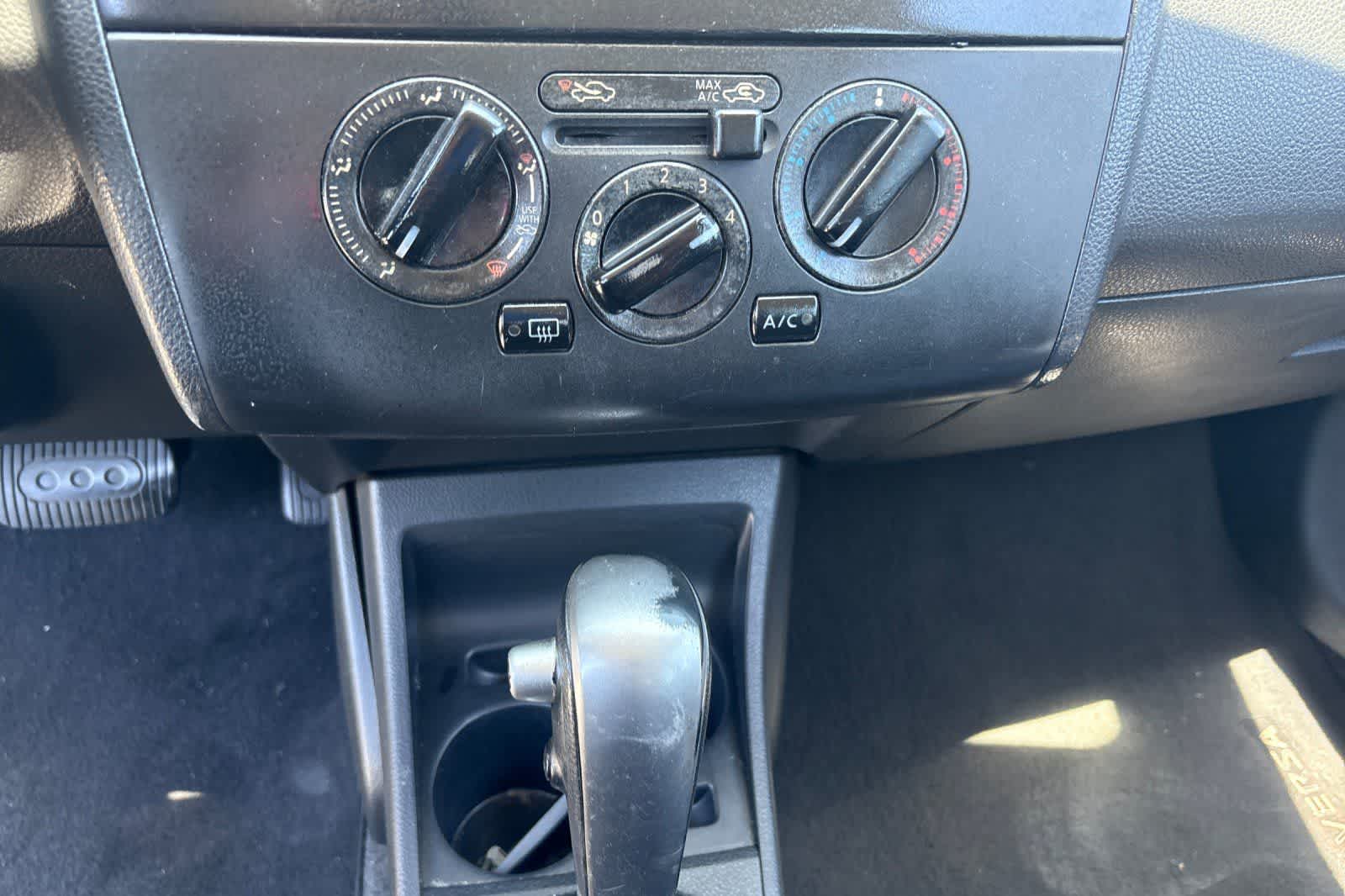 Thumbnail: 2009 Nissan Versa - 20