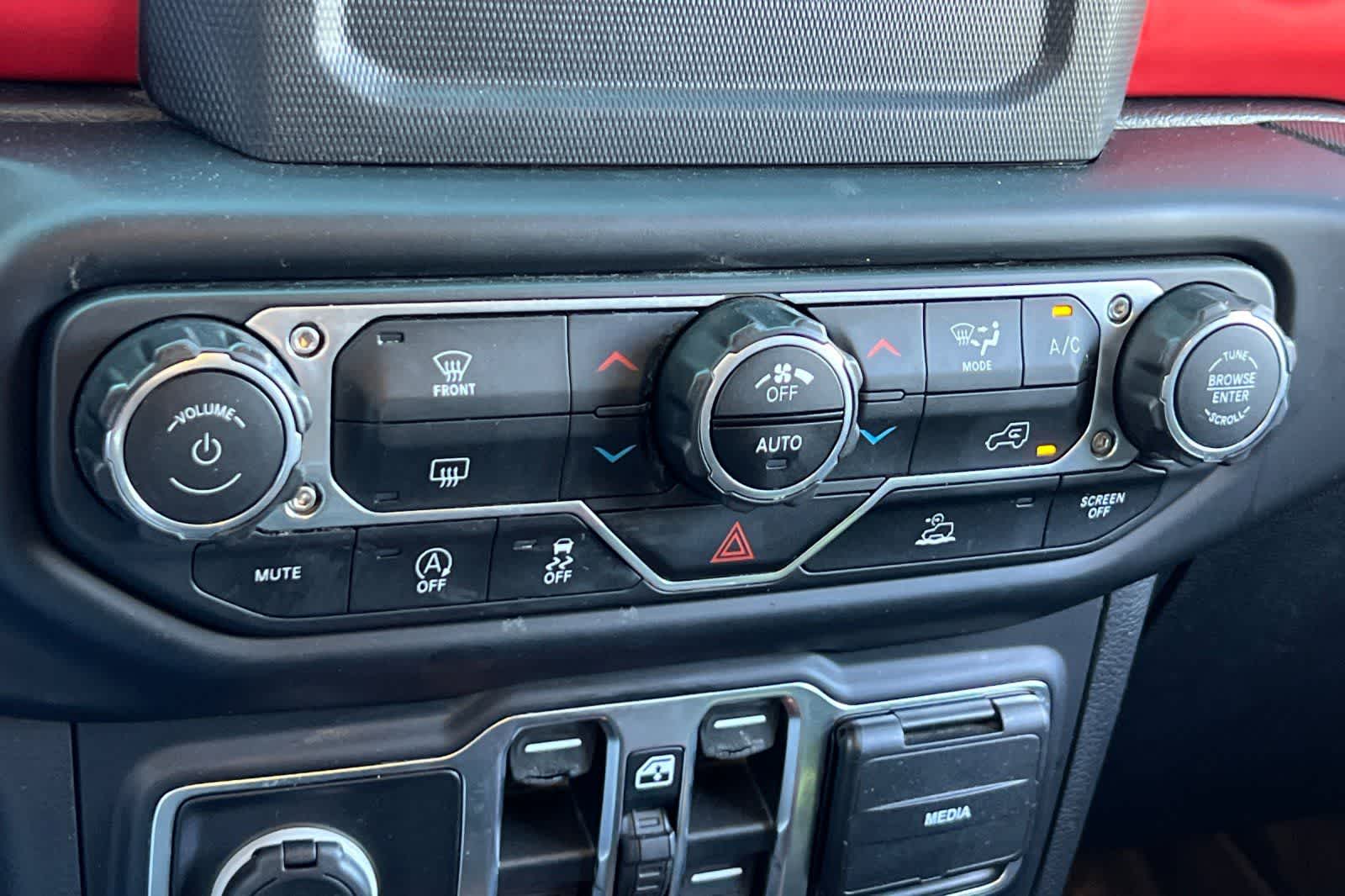 Thumbnail: 2020 Jeep Gladiator - 21