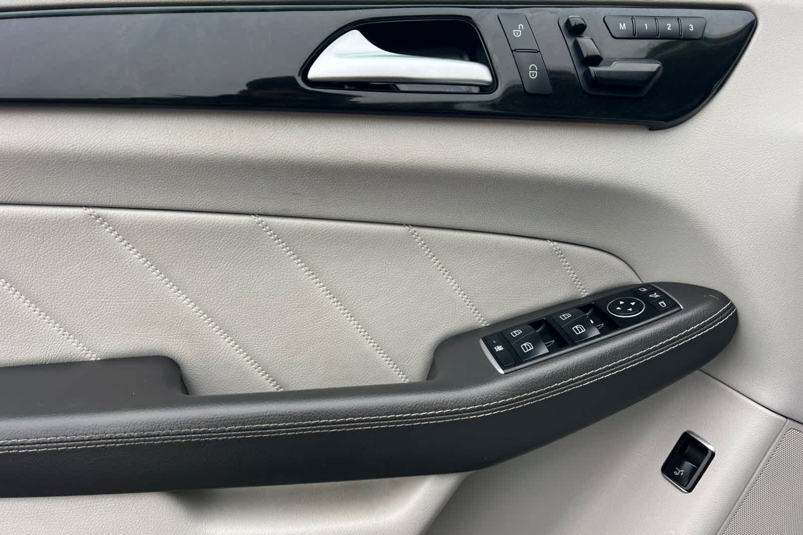 Thumbnail: 2016 Mercedes-Benz GL-Class - 13