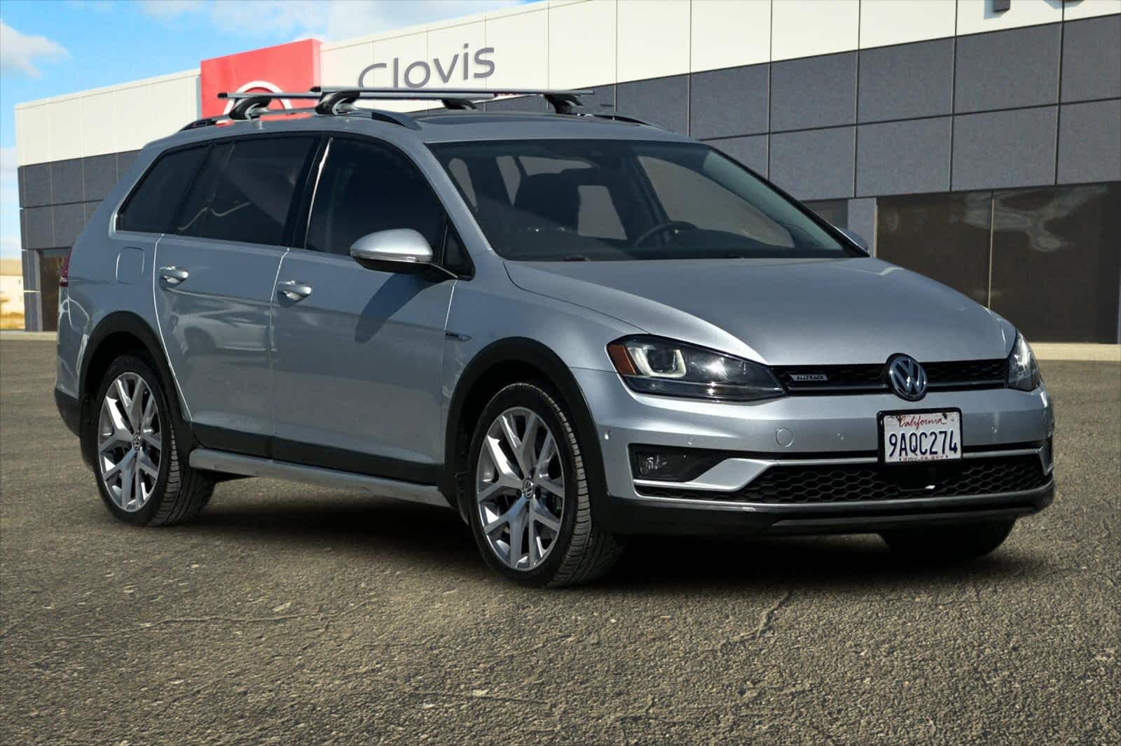 Thumbnail: 2017 Volkswagen Golf - 10