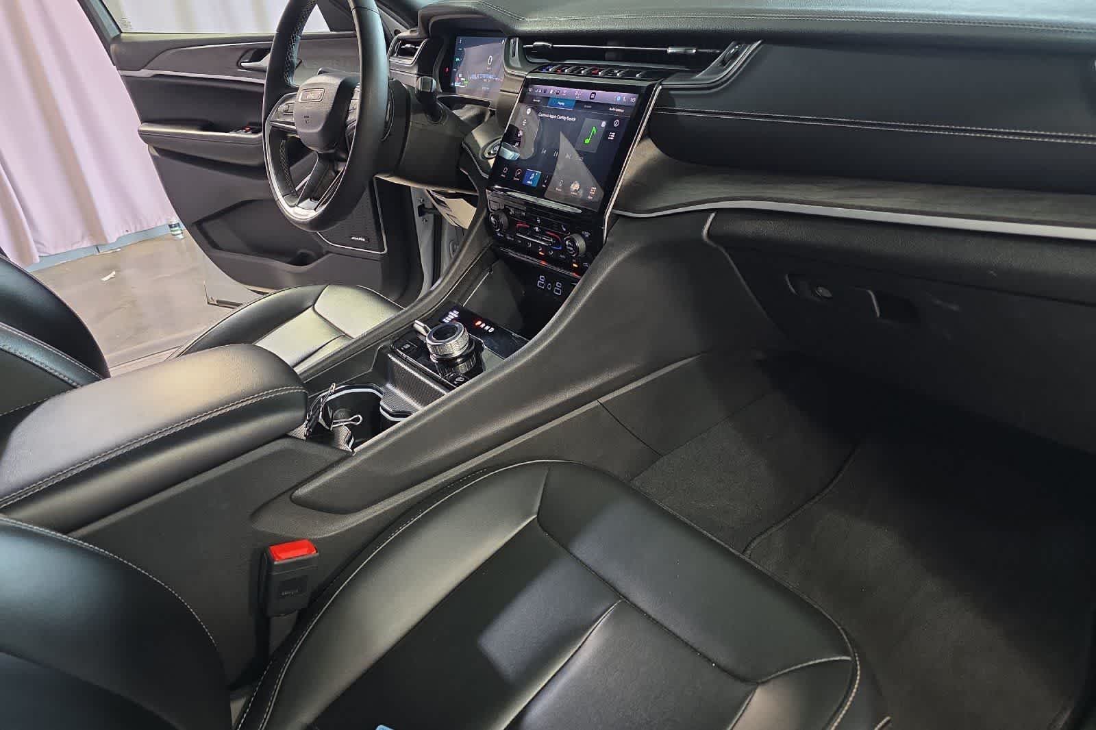 Thumbnail: 2024 Jeep Grand Cherokee - 18