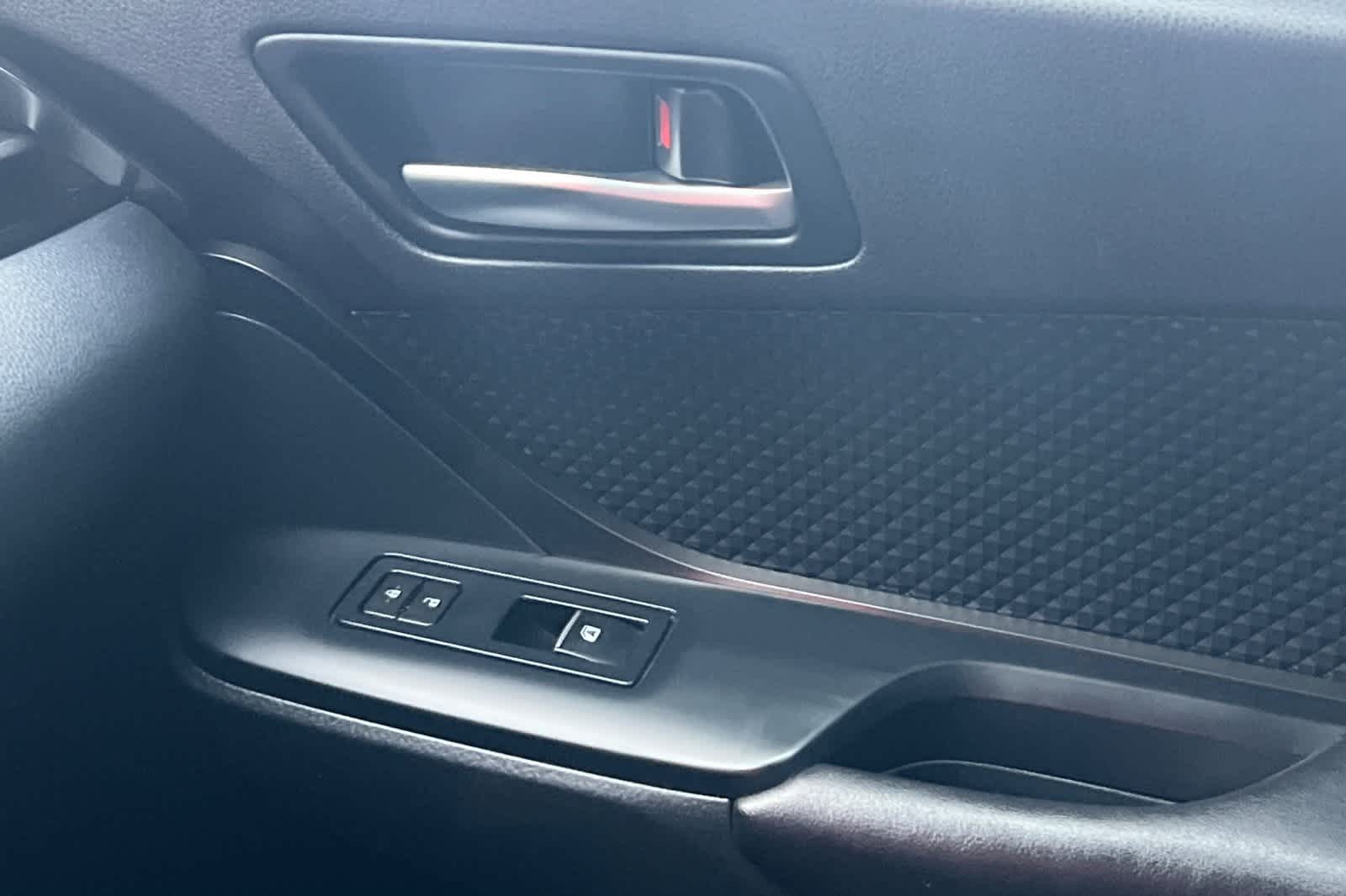 Thumbnail: 2018 Toyota C-HR - 20