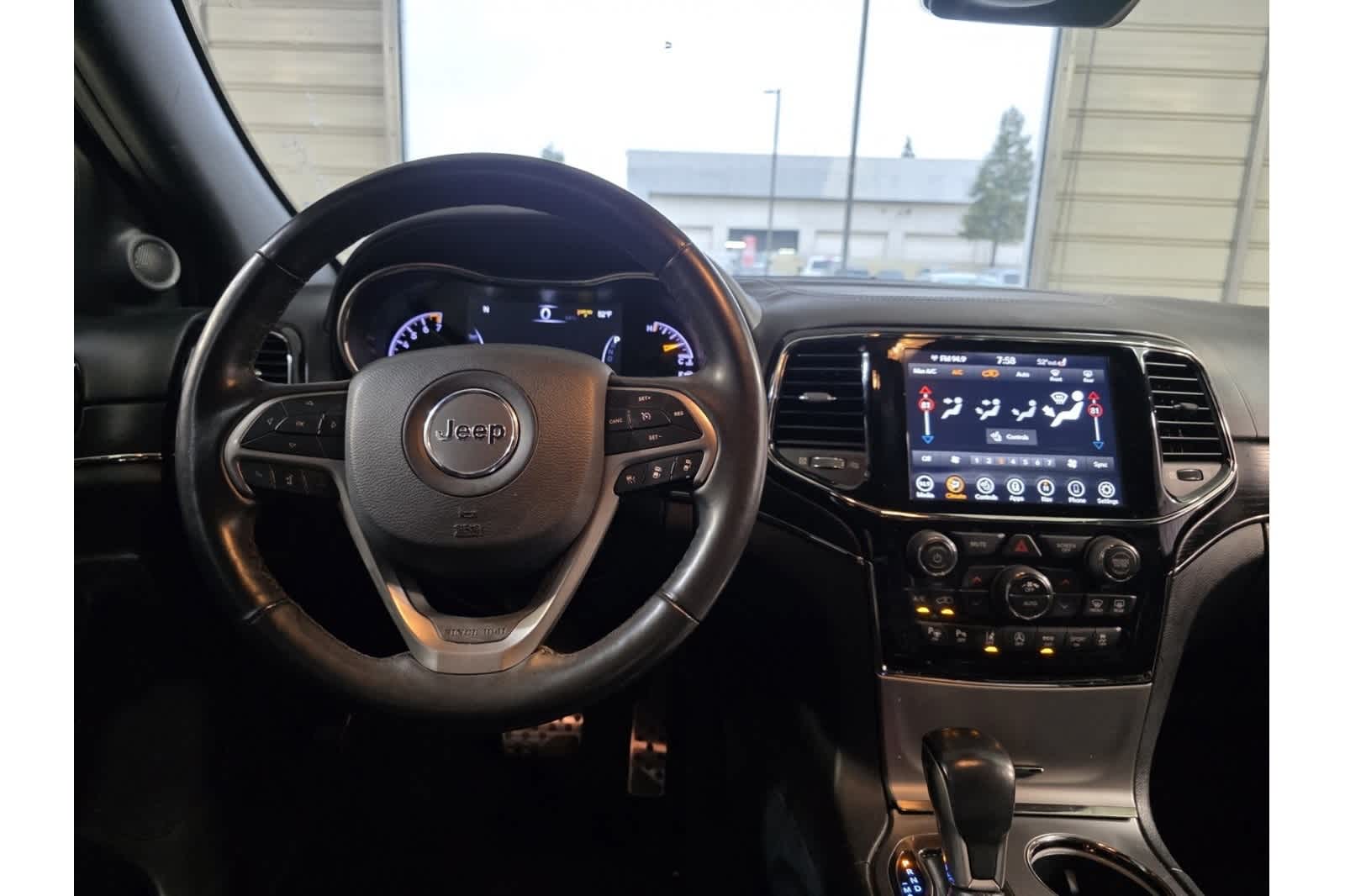 Thumbnail: 2020 Jeep Grand Cherokee - 17