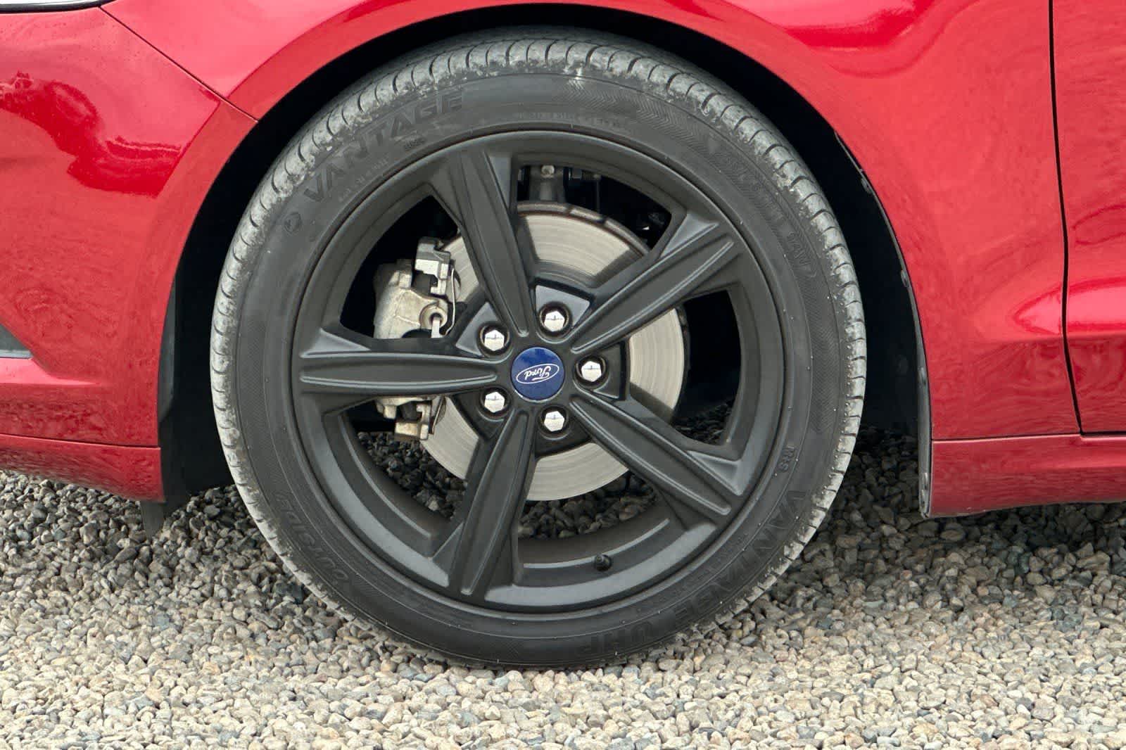 Thumbnail: 2016 Ford Fusion - 12