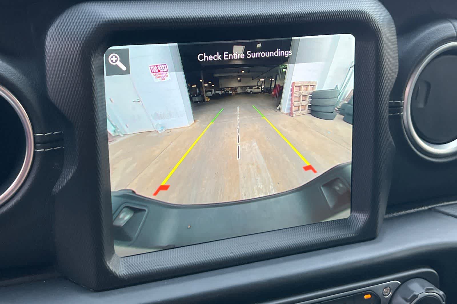 Thumbnail: 2022 Jeep Gladiator - 21