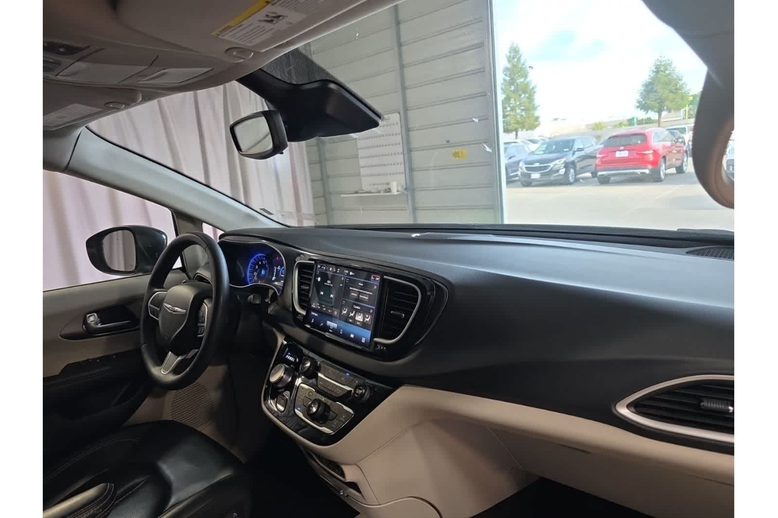 Thumbnail: 2023 Chrysler Pacifica - 12