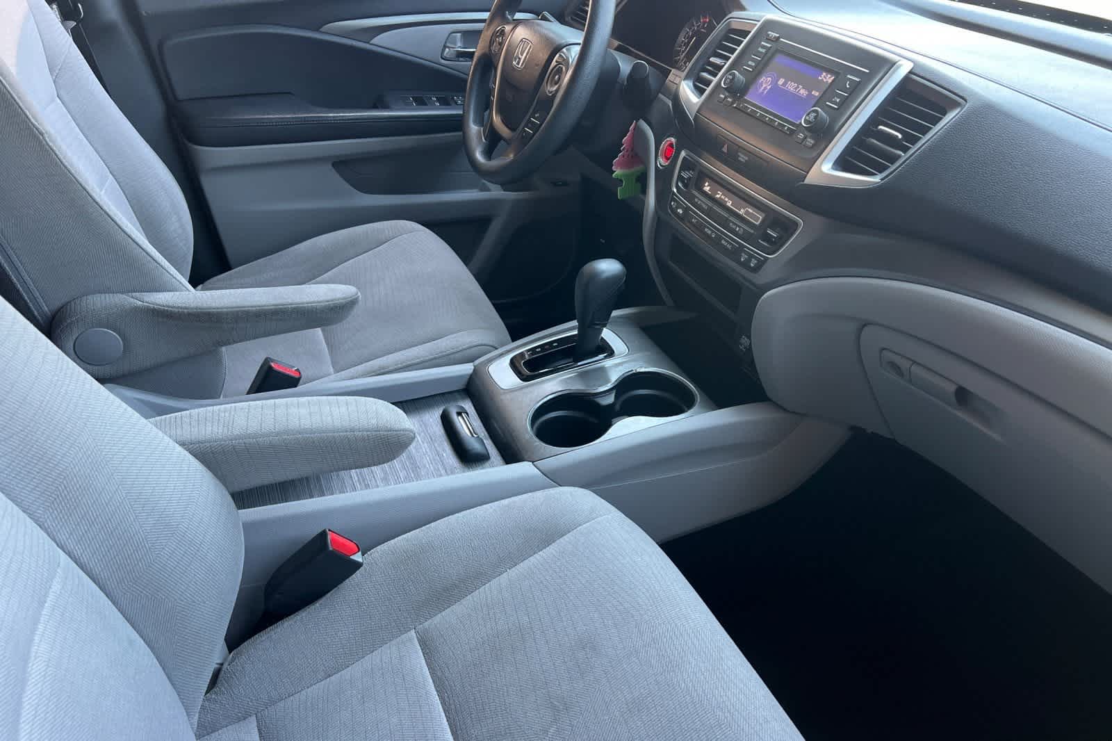 Thumbnail: 2017 Honda Pilot - 19