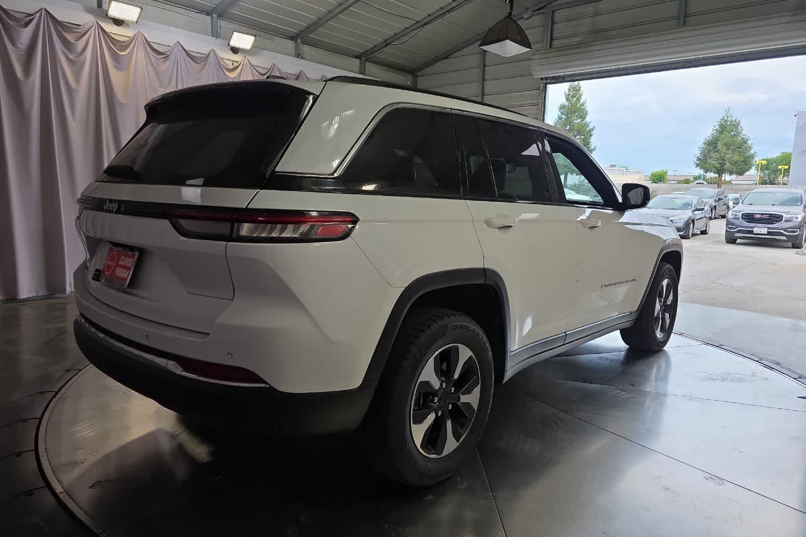 Thumbnail: 2024 Jeep Grand Cherokee - 3