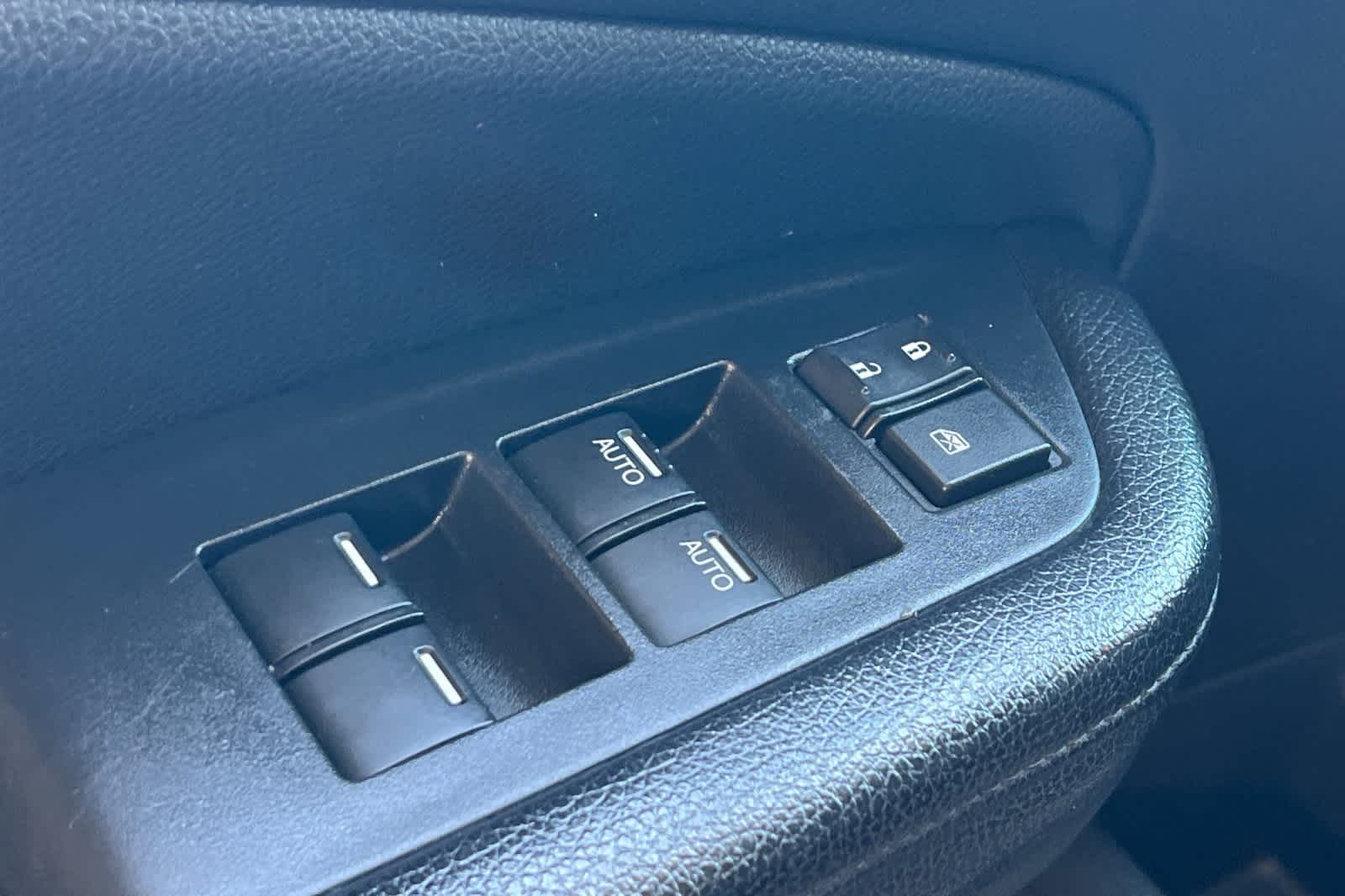 Thumbnail: 2017 Honda Pilot - 16
