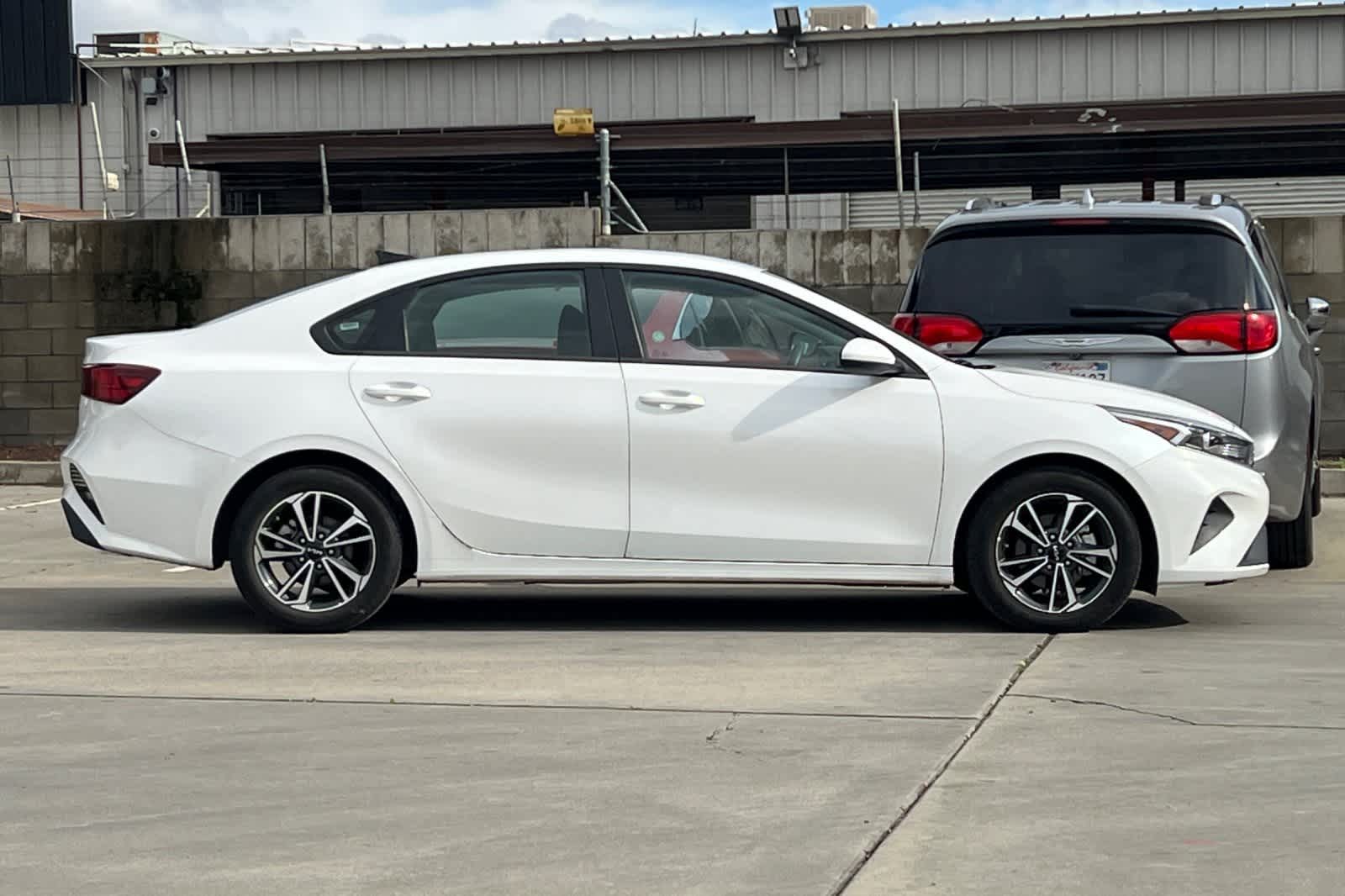 Thumbnail: 2024 Kia Forte - 4