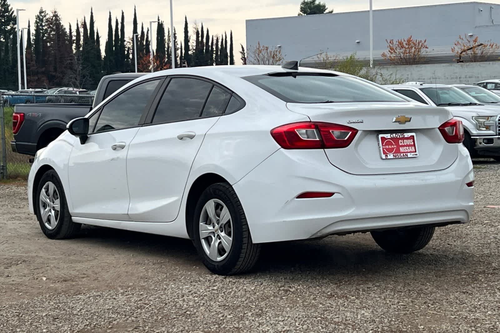 Thumbnail: 2017 Chevrolet Cruze - 7