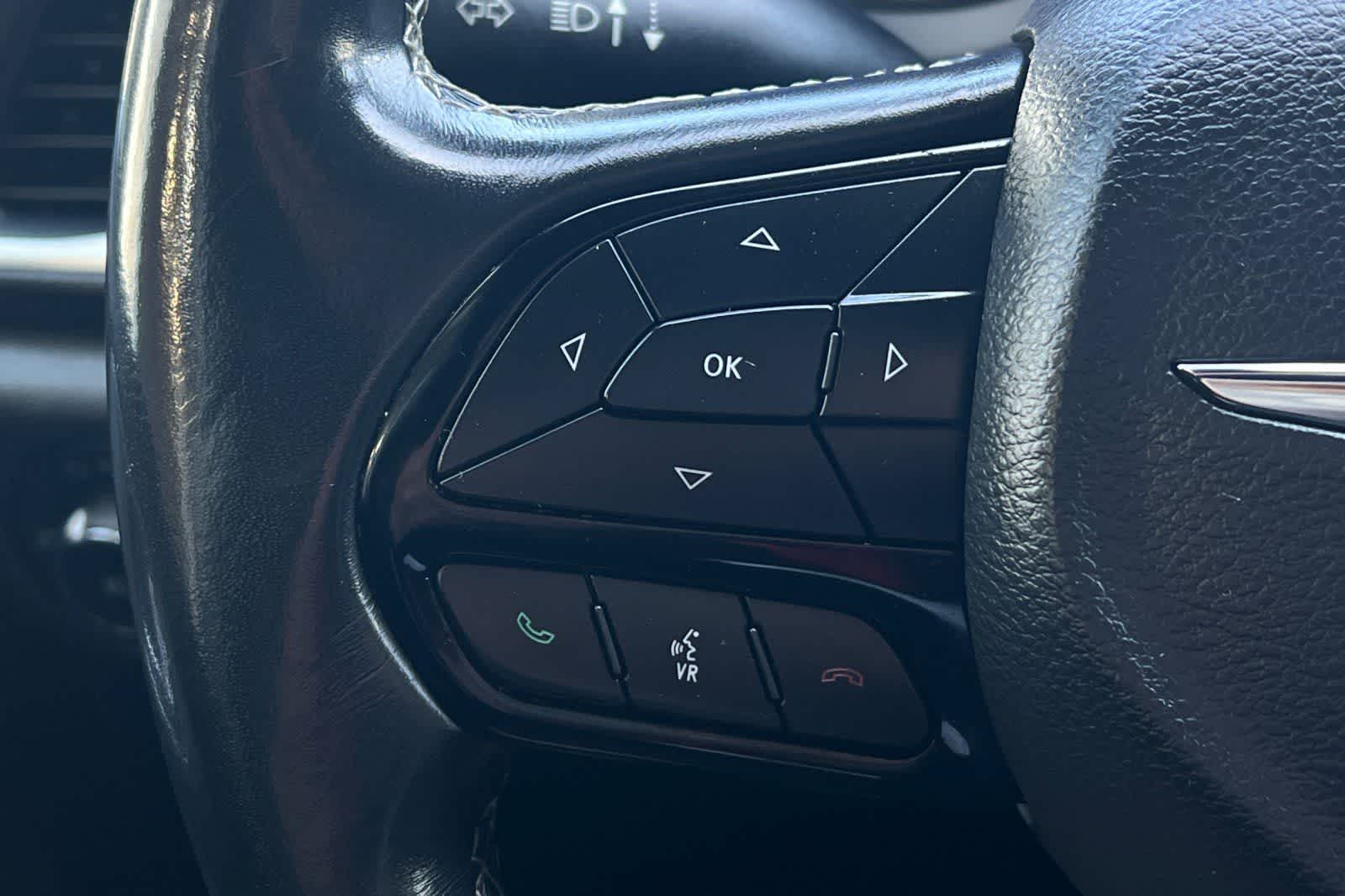 Thumbnail: 2020 Chrysler Pacifica - 30