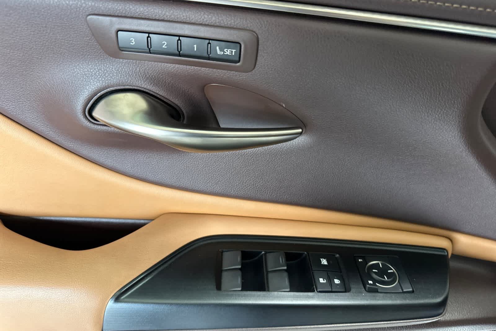 Thumbnail: 2019 Lexus ES - 15