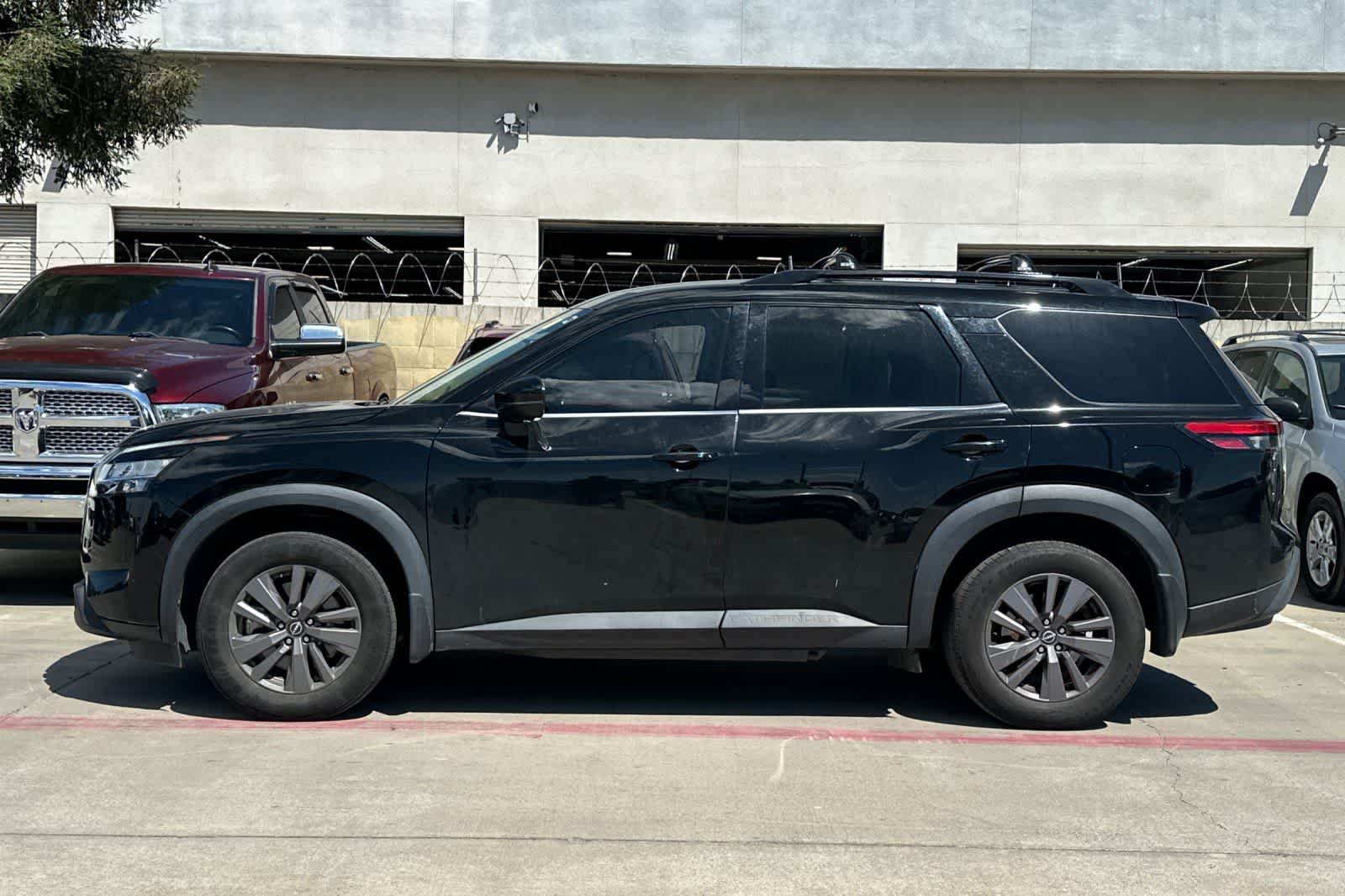 Thumbnail: 2022 Nissan Pathfinder - 5