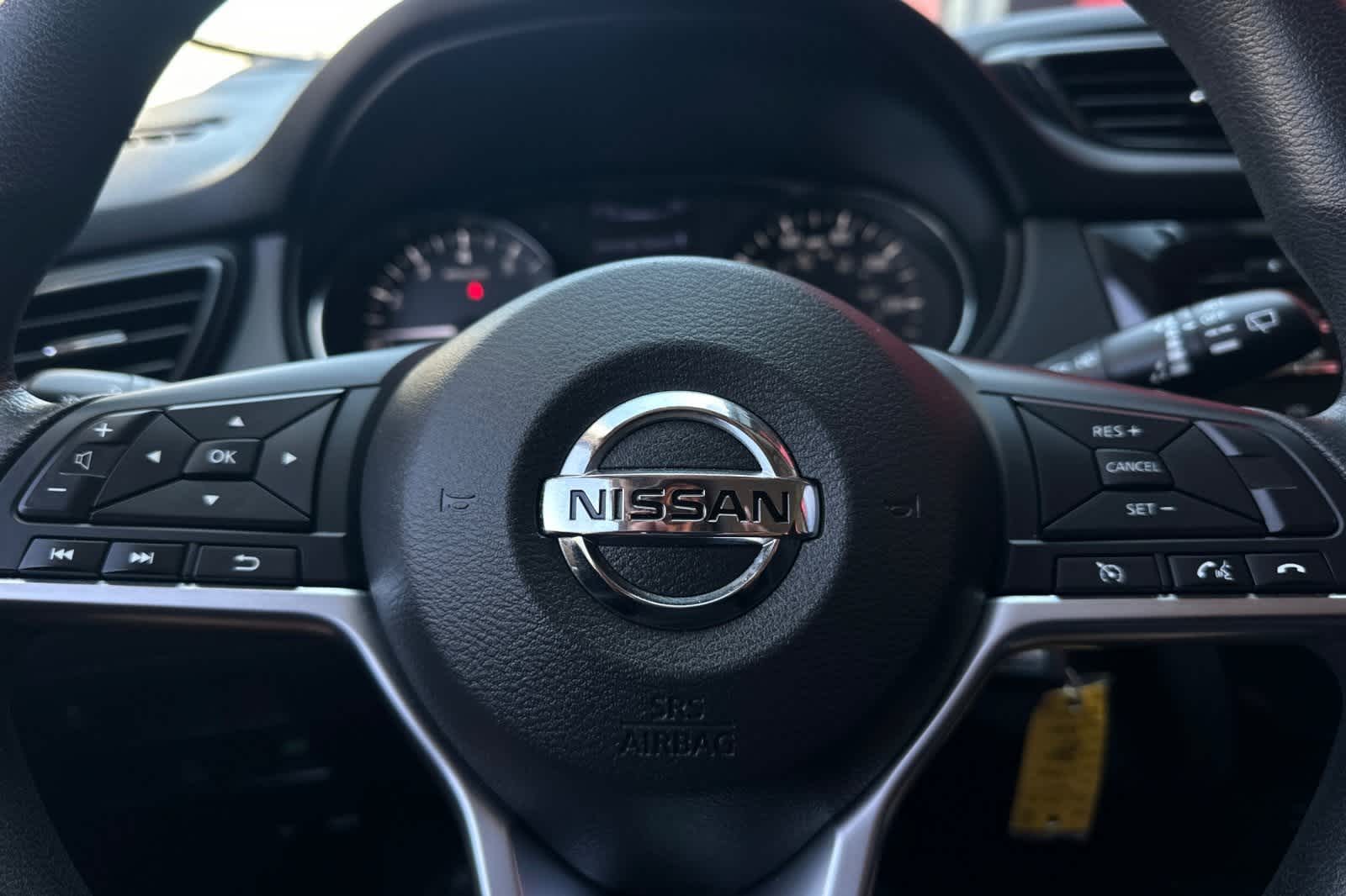 Thumbnail: 2017 Nissan Rogue Sport - 24