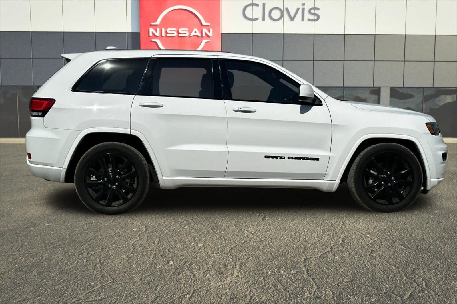 Thumbnail: 2018 Jeep Grand Cherokee - 9
