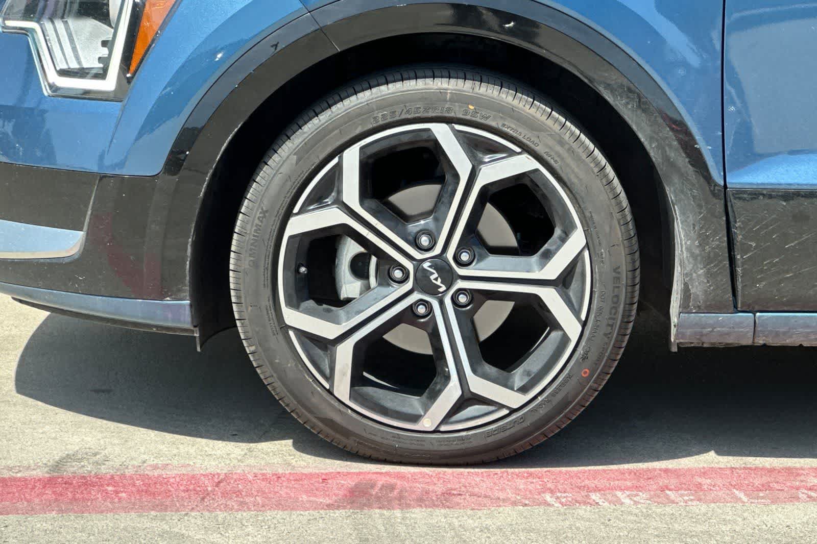 Thumbnail: 2023 Kia Niro - 12