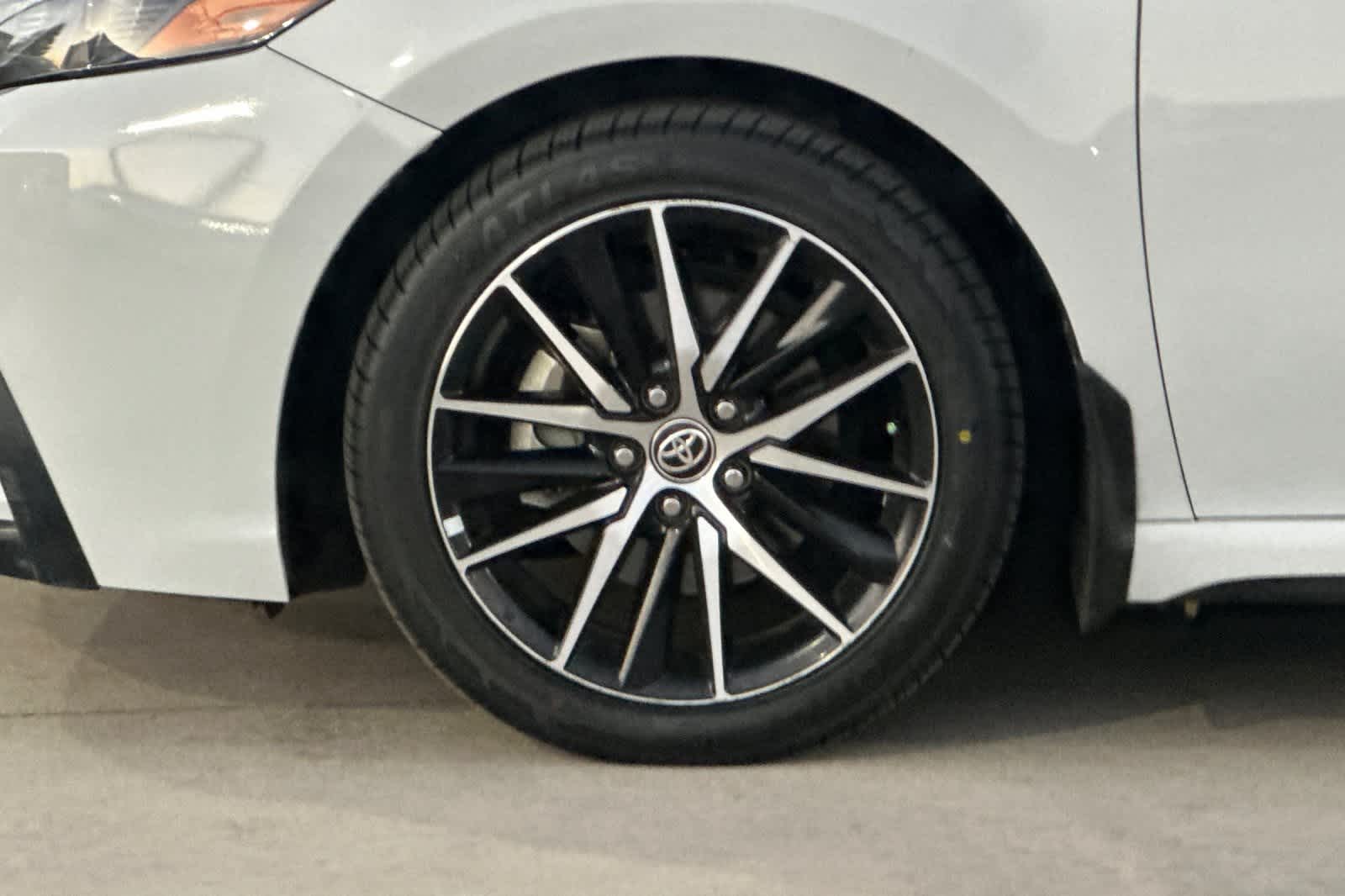 Thumbnail: 2023 Toyota Camry - 12